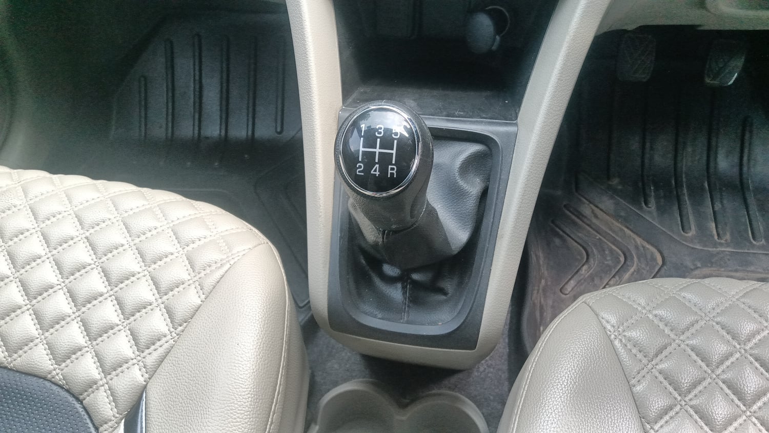 Used 2015 Maruti Suzuki Celerio ZXi Petrol Manual interior GEAR  KNOB VIEW
