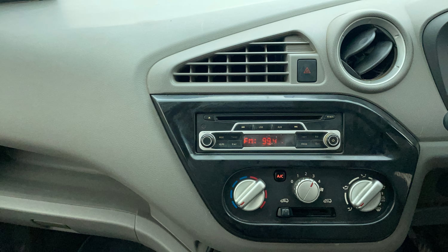 Used 2017 Datsun Redi-GO T (O) Petrol Manual interior MUSIC SYSTEM & AC CONTROL VIEW