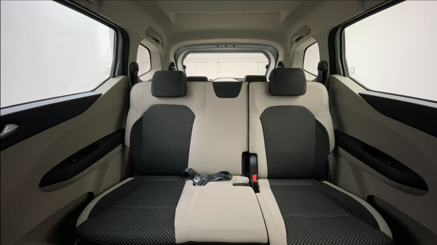 Used 2019 Renault Triber RXZ Petrol Manual interior REAR SEAT CONDITION VIEW