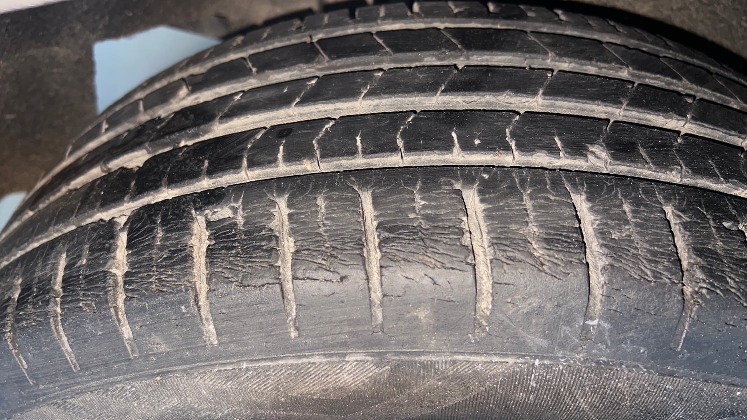 Used 2018 Maruti Suzuki Baleno Zeta 1.2 Petrol Manual tyres RIGHT REAR TYRE TREAD VIEW