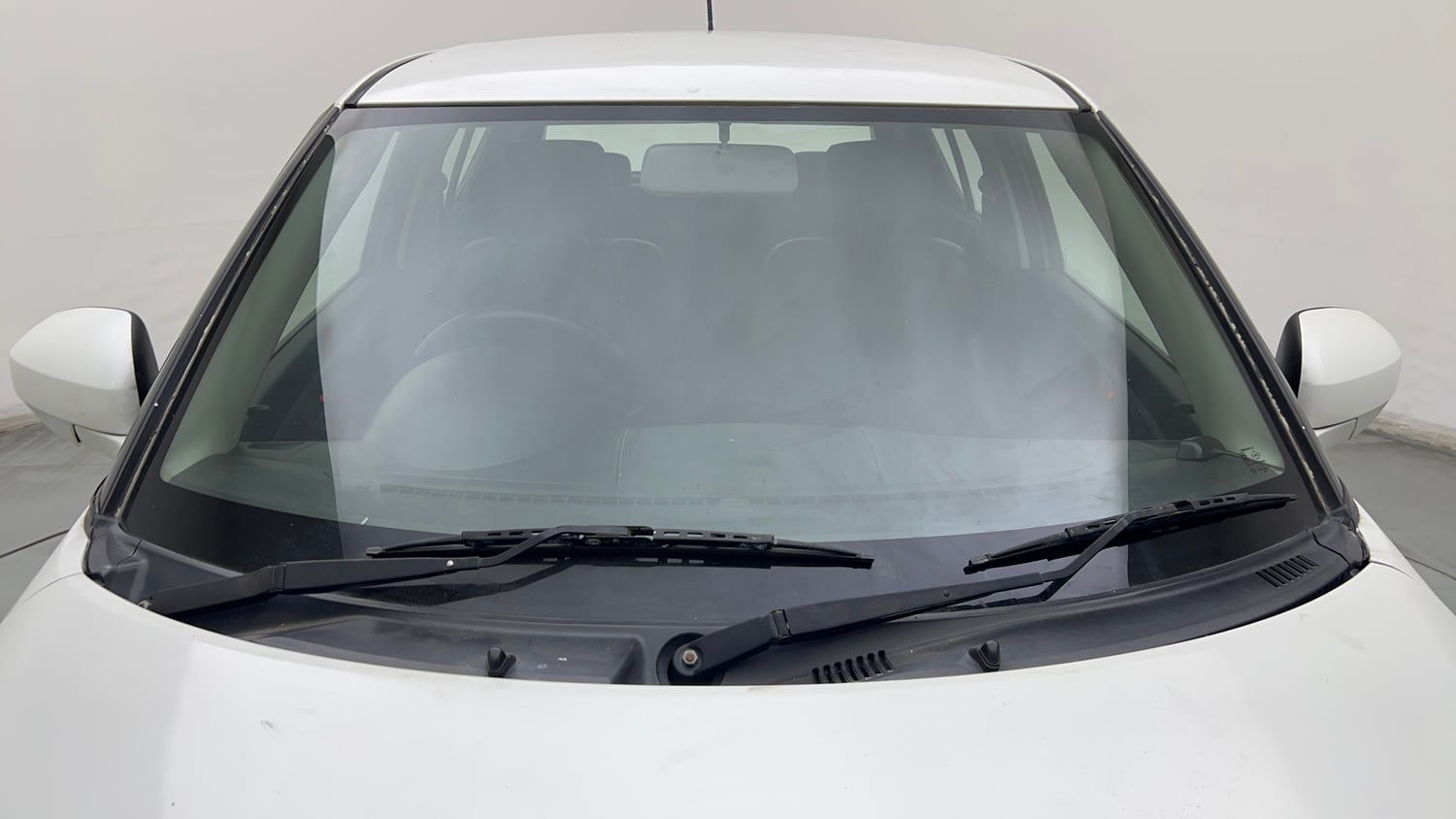 Used 2016 Maruti Suzuki Swift Lxi (O) Petrol Manual exterior FRONT WINDSHIELD VIEW