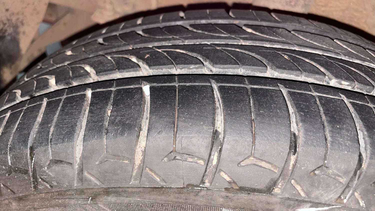 Used 2018 Hyundai Grand i10 Sportz AT 1.2 Kappa VTVT Petrol Automatic tyres RIGHT REAR TYRE TREAD VIEW