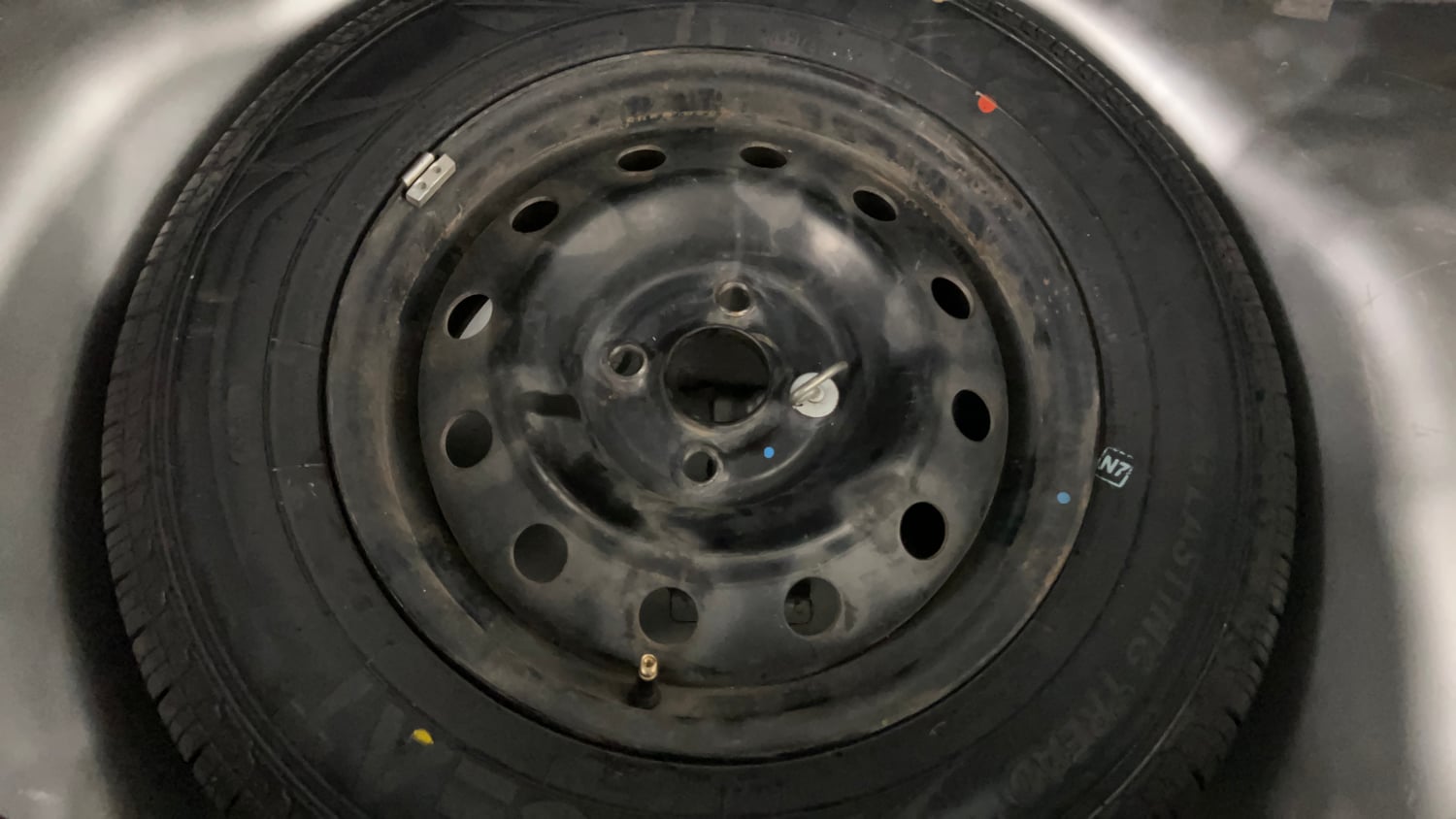 Used 2014 Maruti Suzuki Swift VXi Petrol Manual tyres SPARE TYRE VIEW