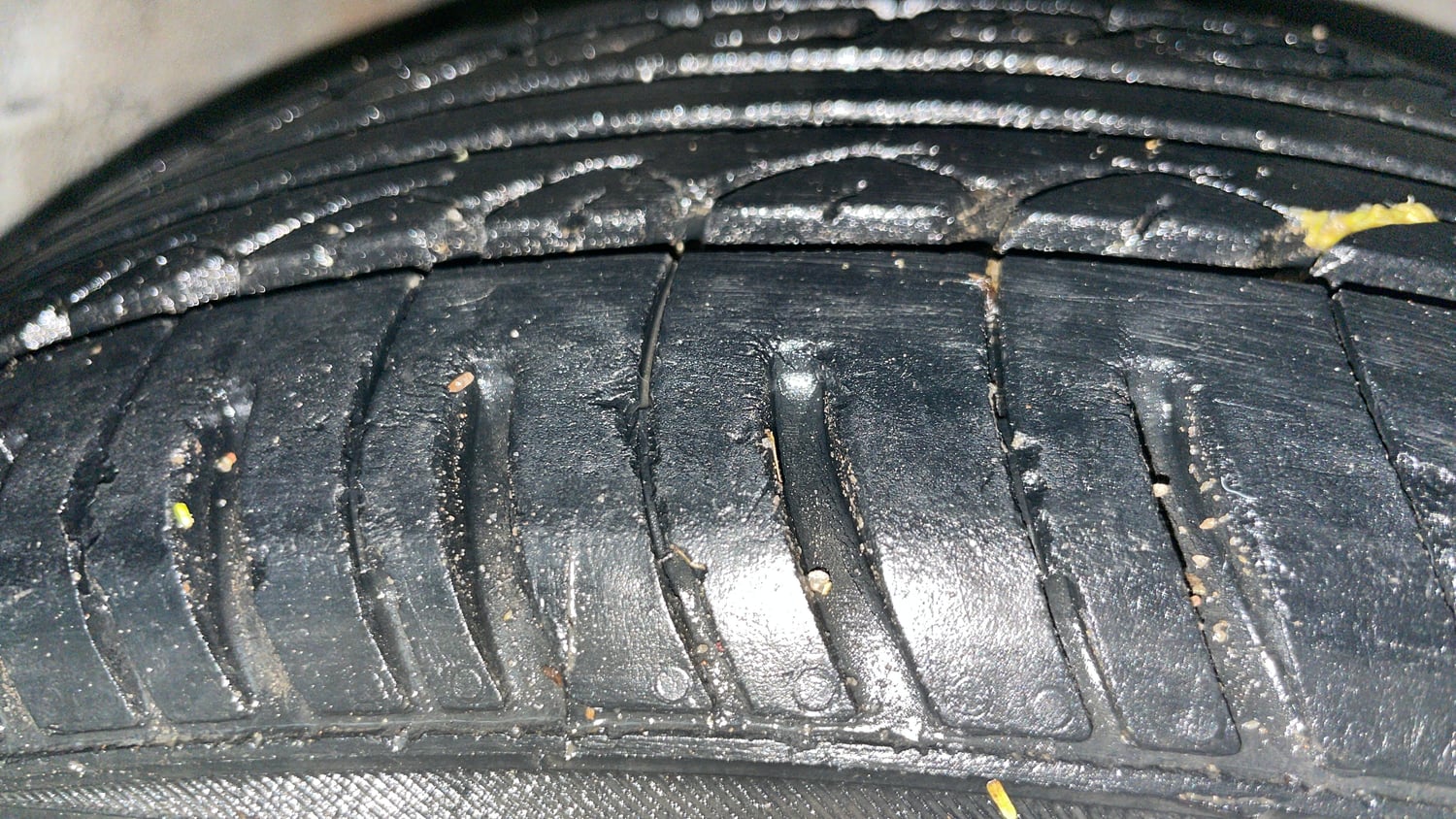 Used 2017 Hyundai Grand i10 Sportz (O) 1.2 Kappa VTVT Petrol Manual tyres RIGHT FRONT TYRE TREAD VIEW