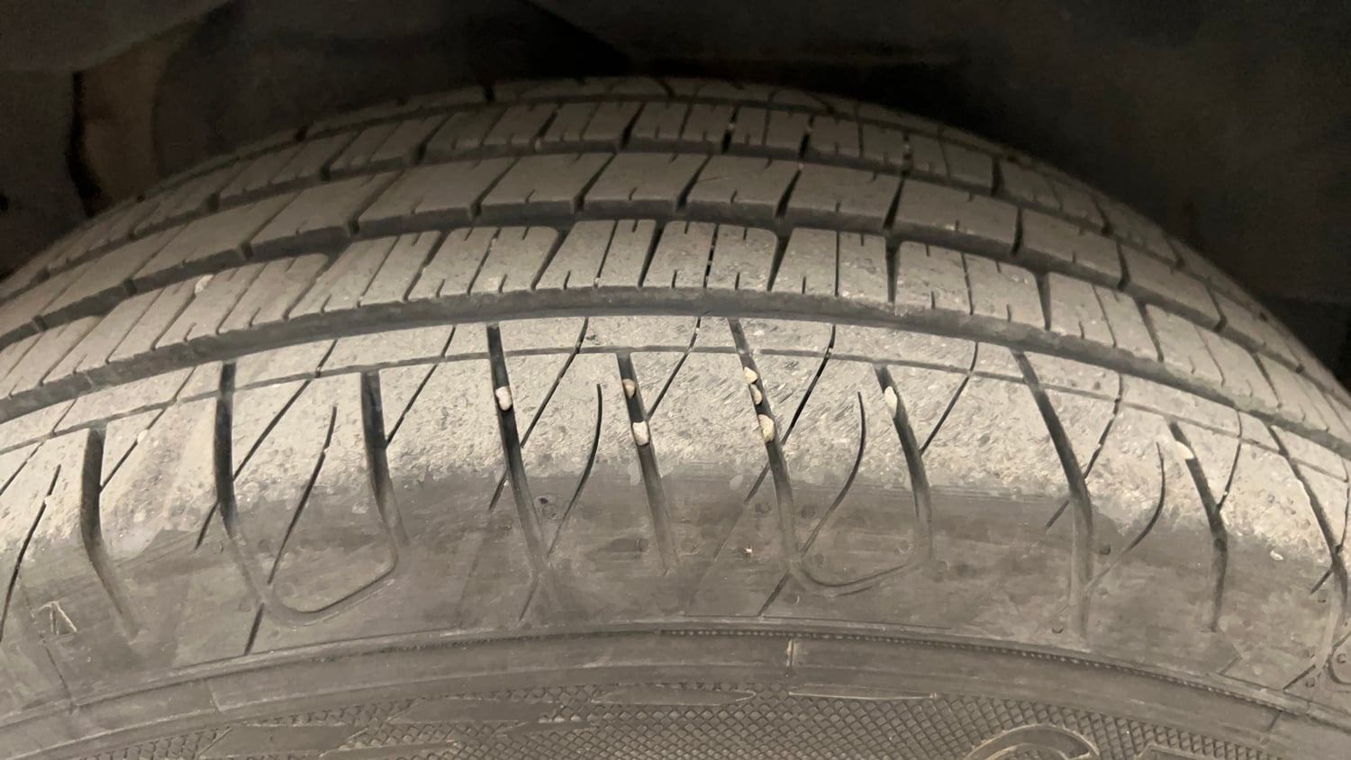 Used 2021 Mahindra XUV500 W11 Diesel Manual tyres RIGHT REAR TYRE TREAD VIEW