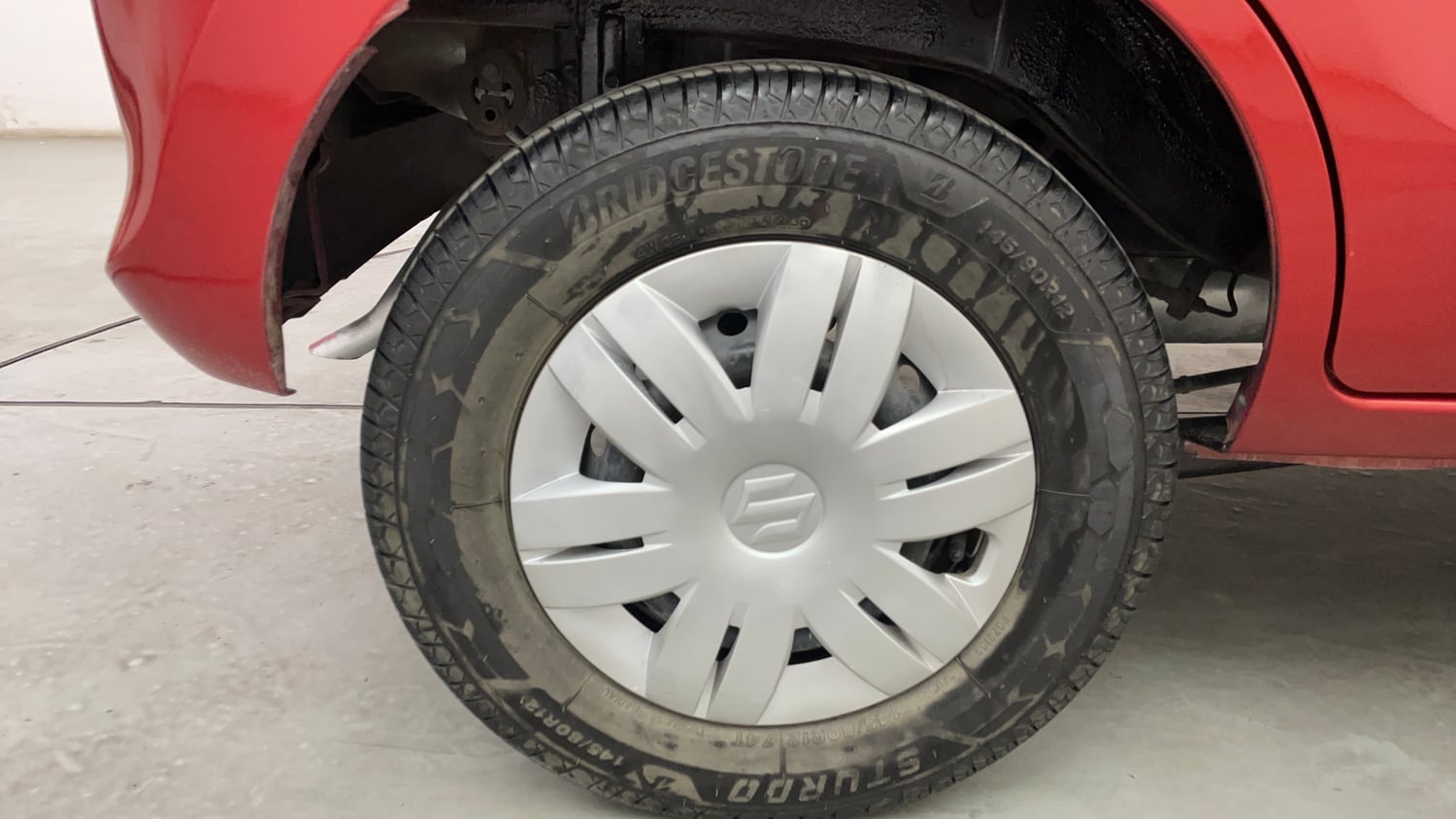 Used 2016 Maruti Suzuki Alto 800 Lxi Petrol Manual tyres RIGHT REAR TYRE RIM VIEW
