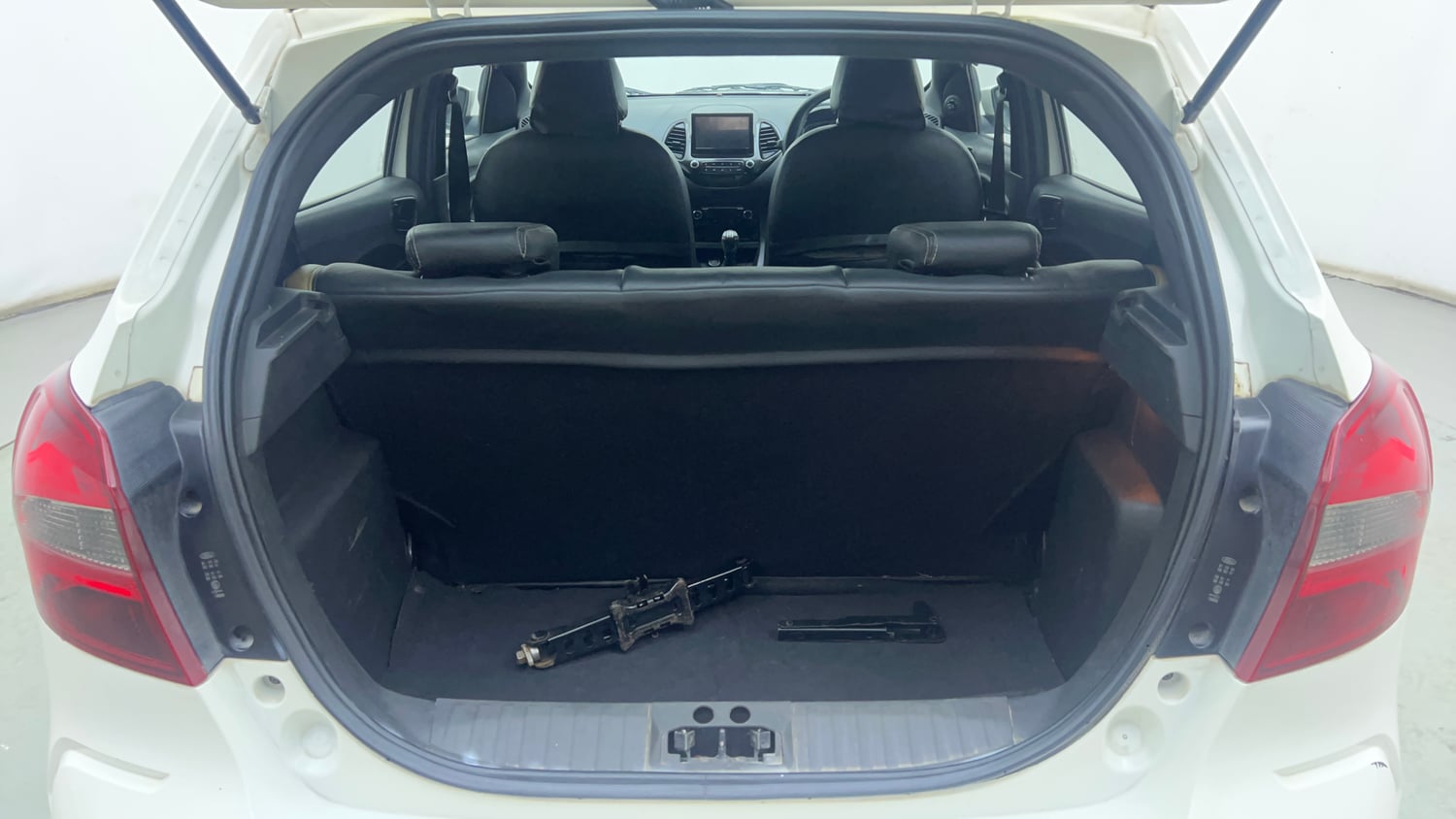 Used 2020 Ford Freestyle Titanium Plus 1.2 Ti-VCT Petrol Manual interior DICKY INSIDE VIEW