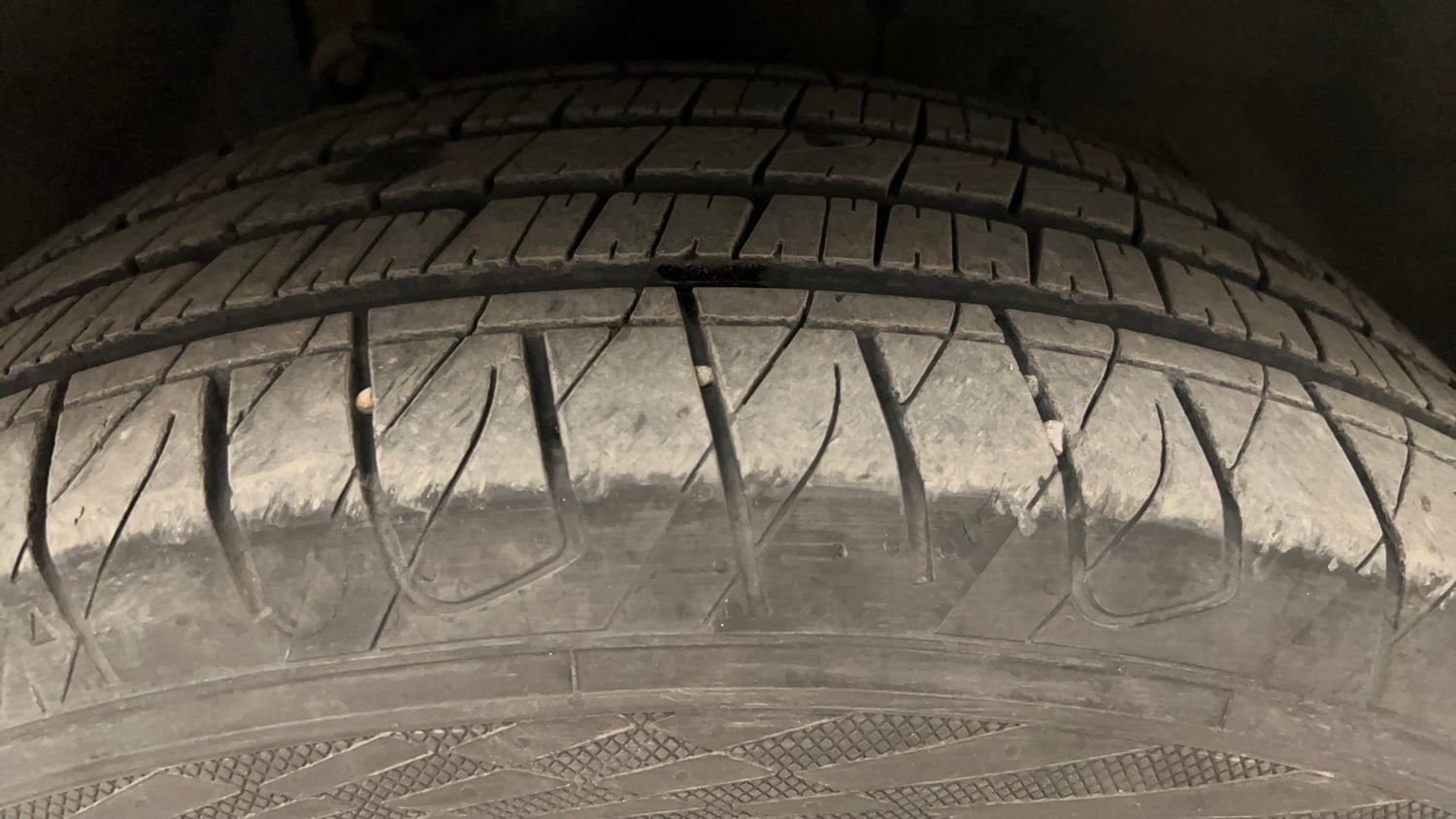 Used 2021 Mahindra XUV500 W11 Diesel Manual tyres RIGHT FRONT TYRE TREAD VIEW
