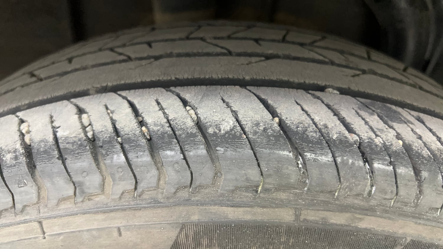 Used 2023 Nissan Magnite XV Petrol Manual tyres RIGHT REAR TYRE TREAD VIEW