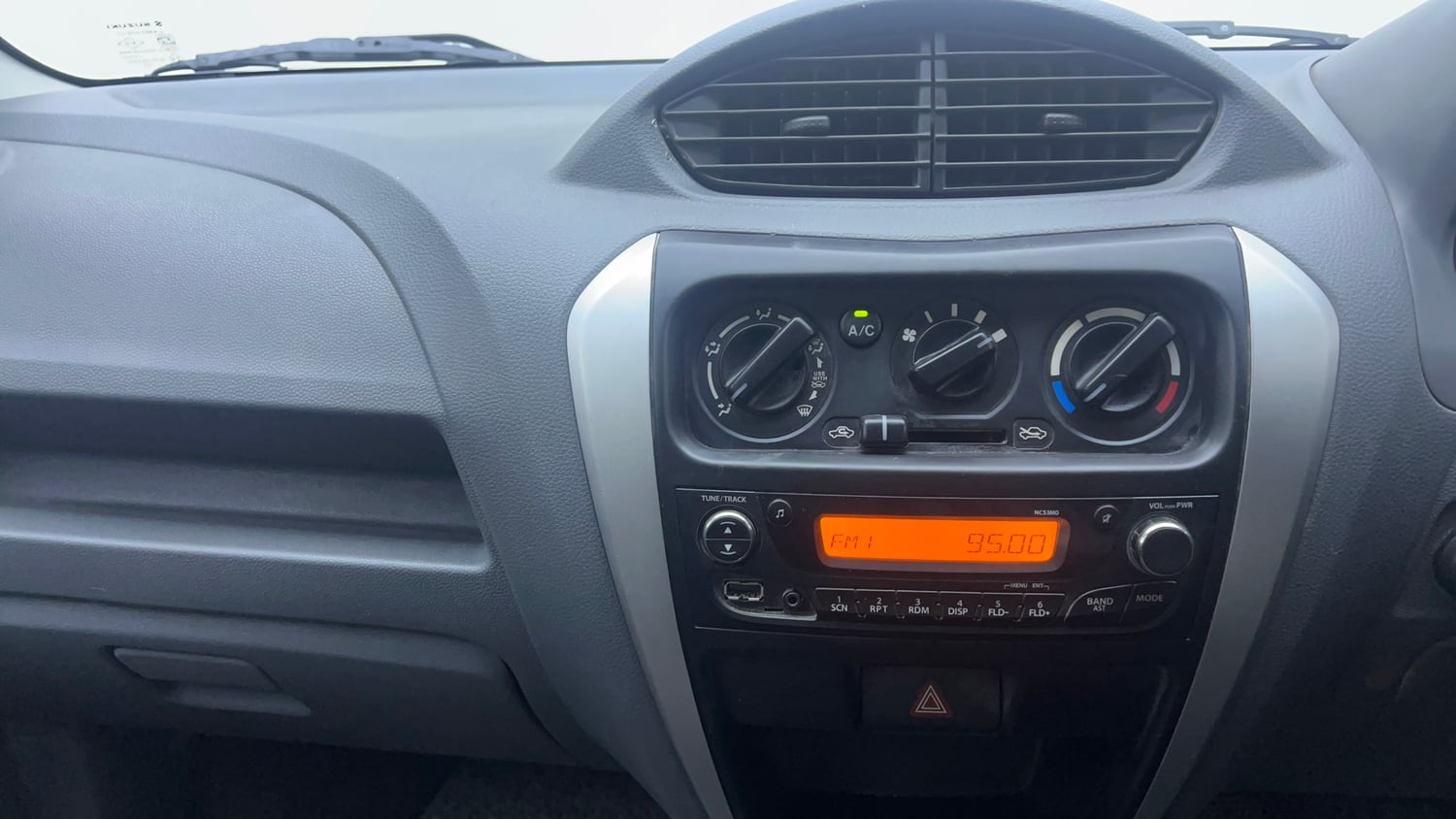Used 2014 Maruti Suzuki Alto 800 Vxi Petrol Manual interior MUSIC SYSTEM & AC CONTROL VIEW