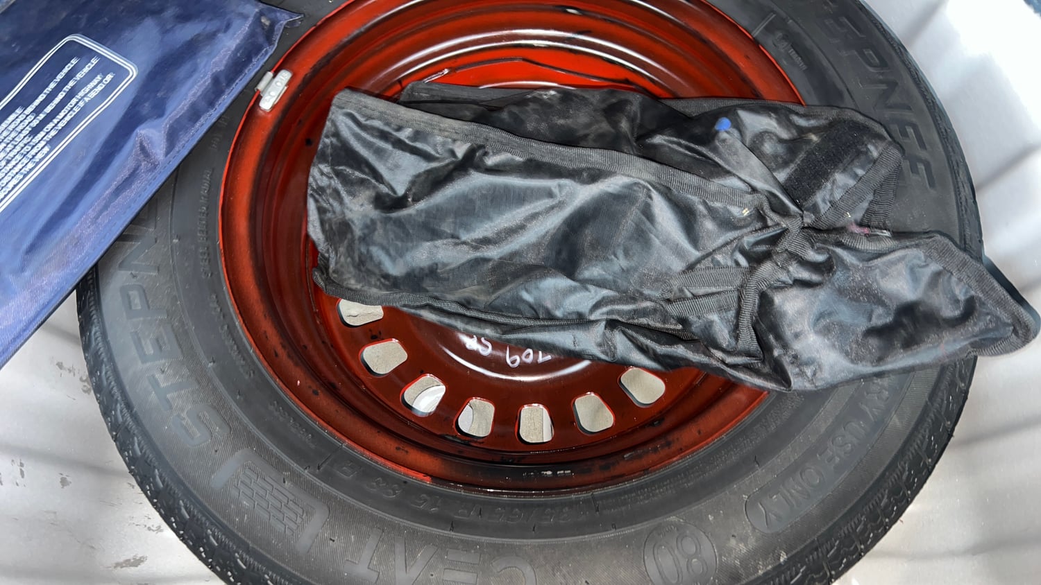 Used 2022 Nissan Magnite XV Turbo Petrol Manual tyres SPARE TYRE VIEW