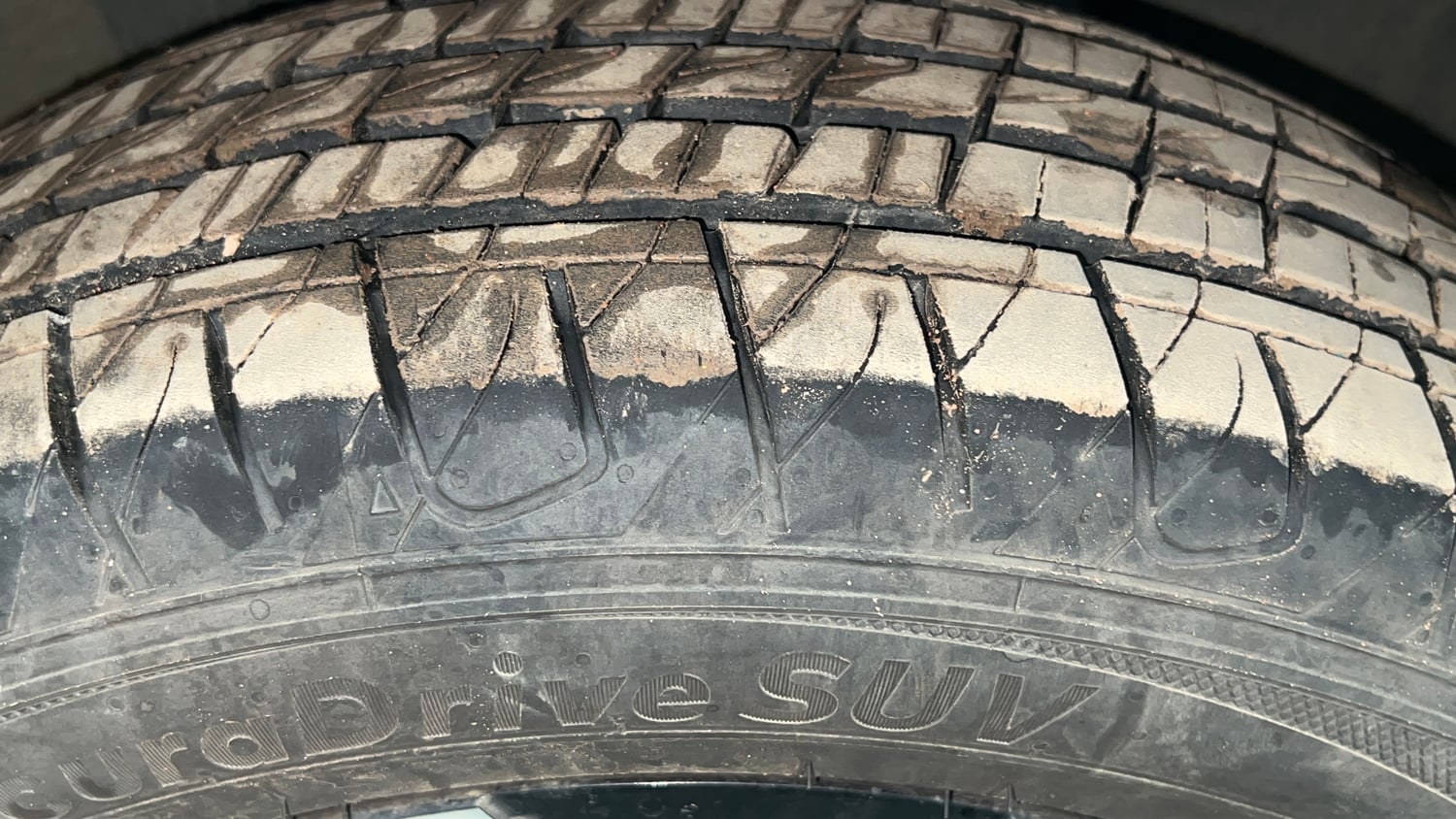 Used 2023 Renault Kiger RXZ AMT Dual Tone Petrol Automatic tyres RIGHT FRONT TYRE TREAD VIEW