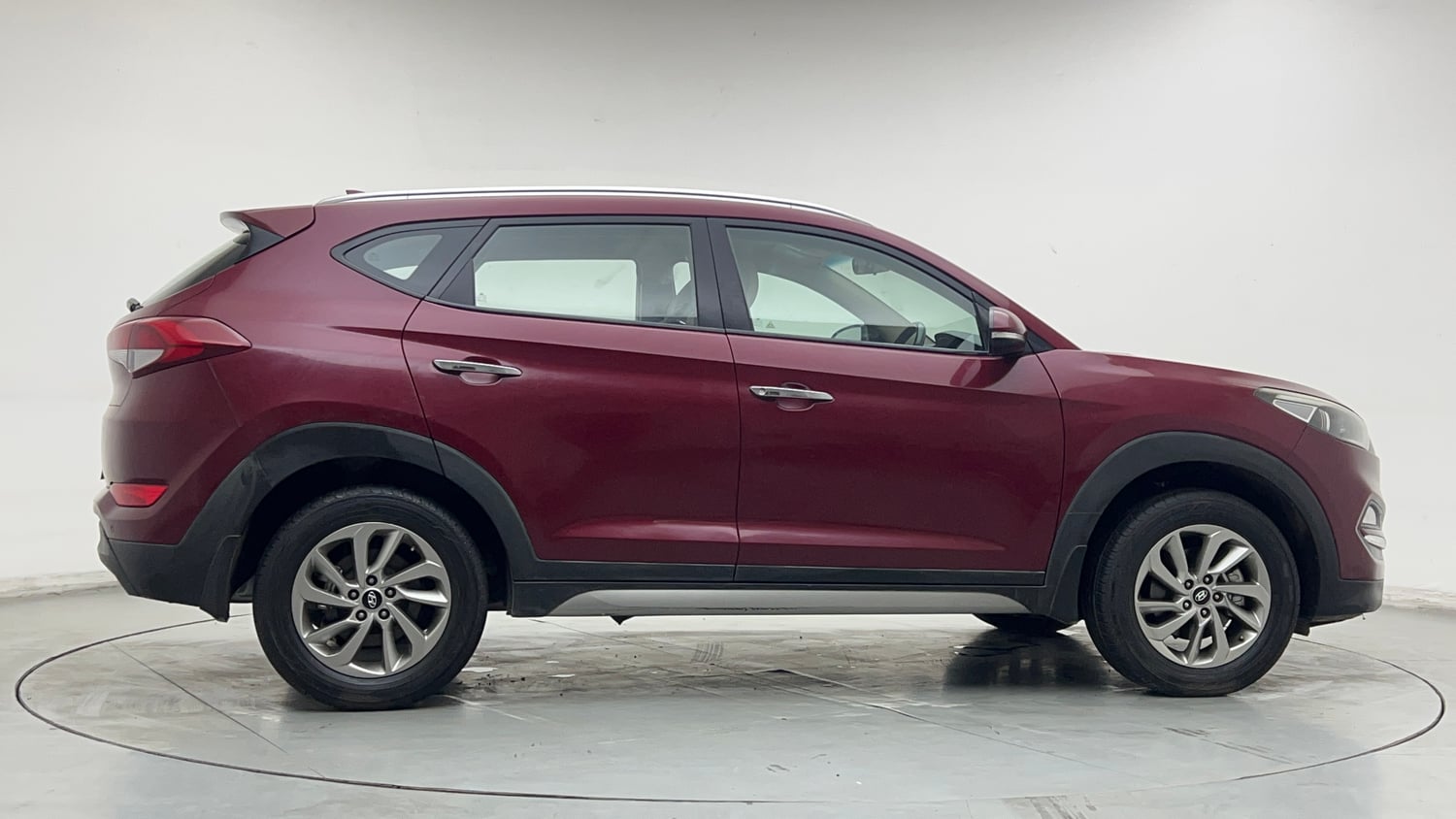 Used 2017 Hyundai Tucson 2WD MT Petrol Petrol Manual exterior RIGHT SIDE VIEW
