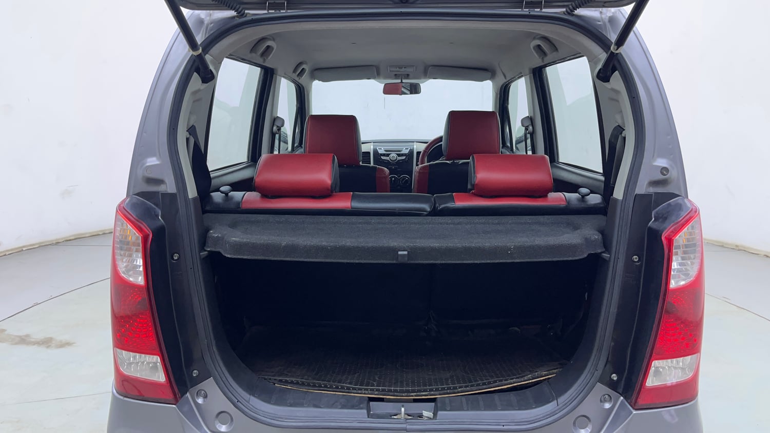 Used 2014 Maruti Suzuki Wagon R VXI Petrol Manual interior DICKY INSIDE VIEW
