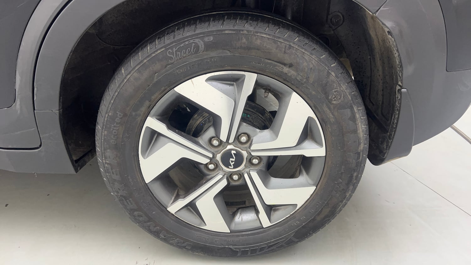 Used 2022 Kia Sonet HTX Plus 1.5 Diesel Manual tyres LEFT REAR TYRE RIM VIEW