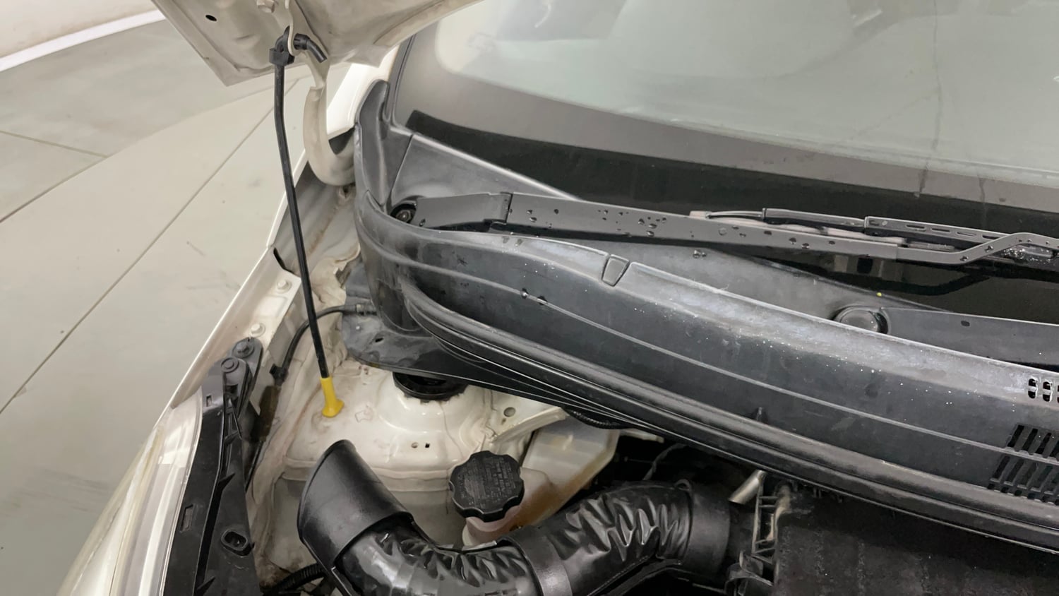 Used 2017 Hyundai Grand i10 Sportz (O) 1.2 Kappa VTVT Petrol Manual engine ENGINE RIGHT SIDE HINGE & APRON VIEW