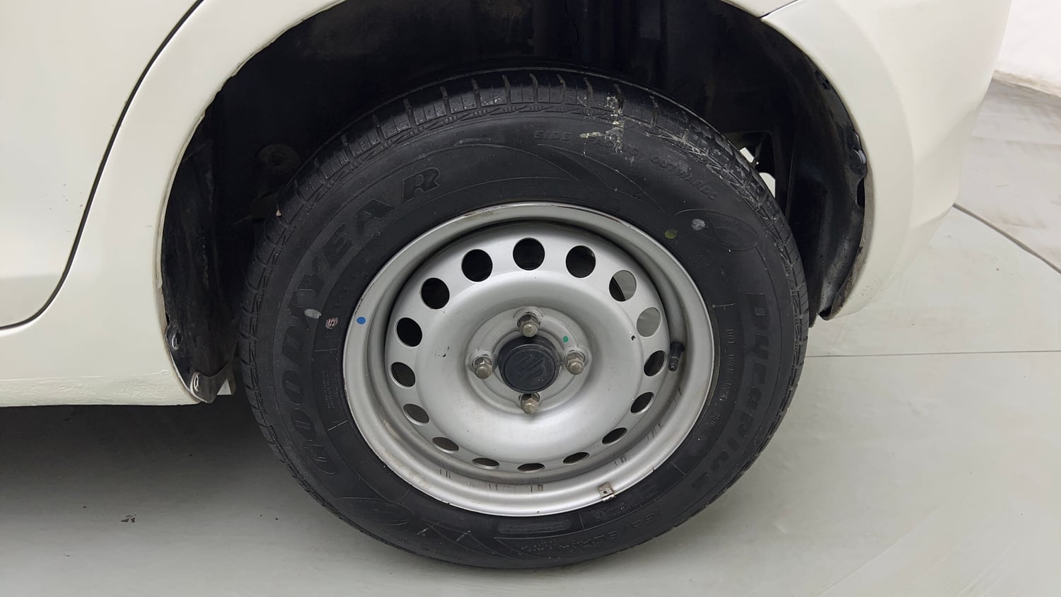Used 2016 Maruti Suzuki Swift Lxi (O) Petrol Manual tyres LEFT REAR TYRE RIM VIEW