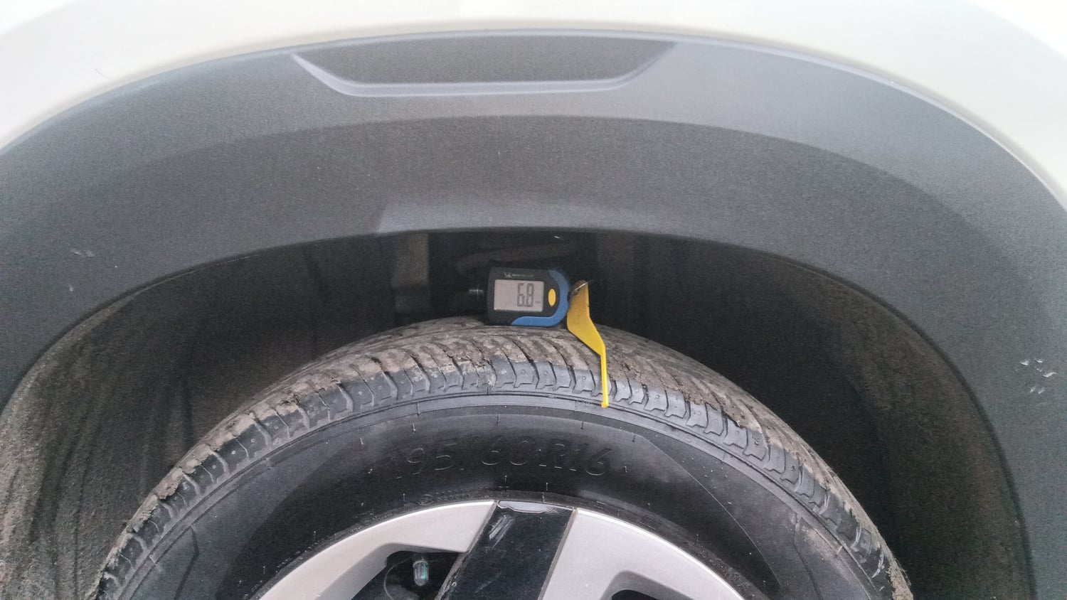 Used 2026 Nissan Magnite Acenta B4D 1.0 Petrol AMT Petrol Automatic tyres LEFT FRONT TYRE TREAD VIEW