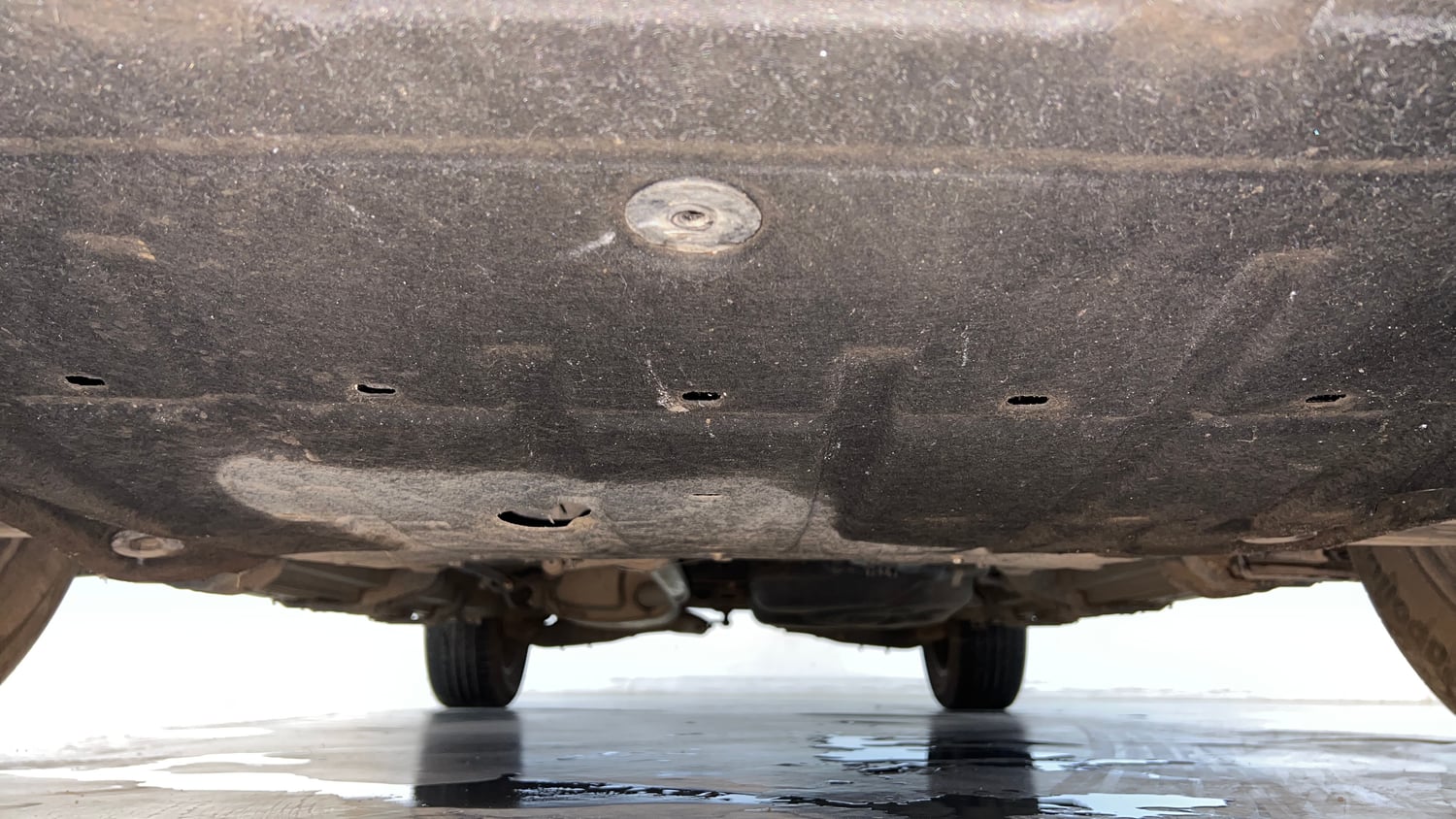 Used 2022 Mahindra XUV700 AX 7 Petrol MT 7 STR Petrol Manual extra FRONT LEFT UNDERBODY VIEW