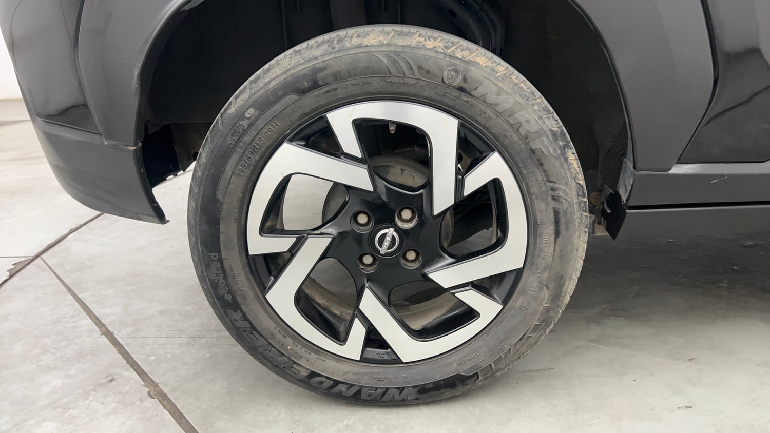 Used 2023 Nissan Magnite XV Premium Turbo Petrol Manual tyres RIGHT REAR TYRE RIM VIEW