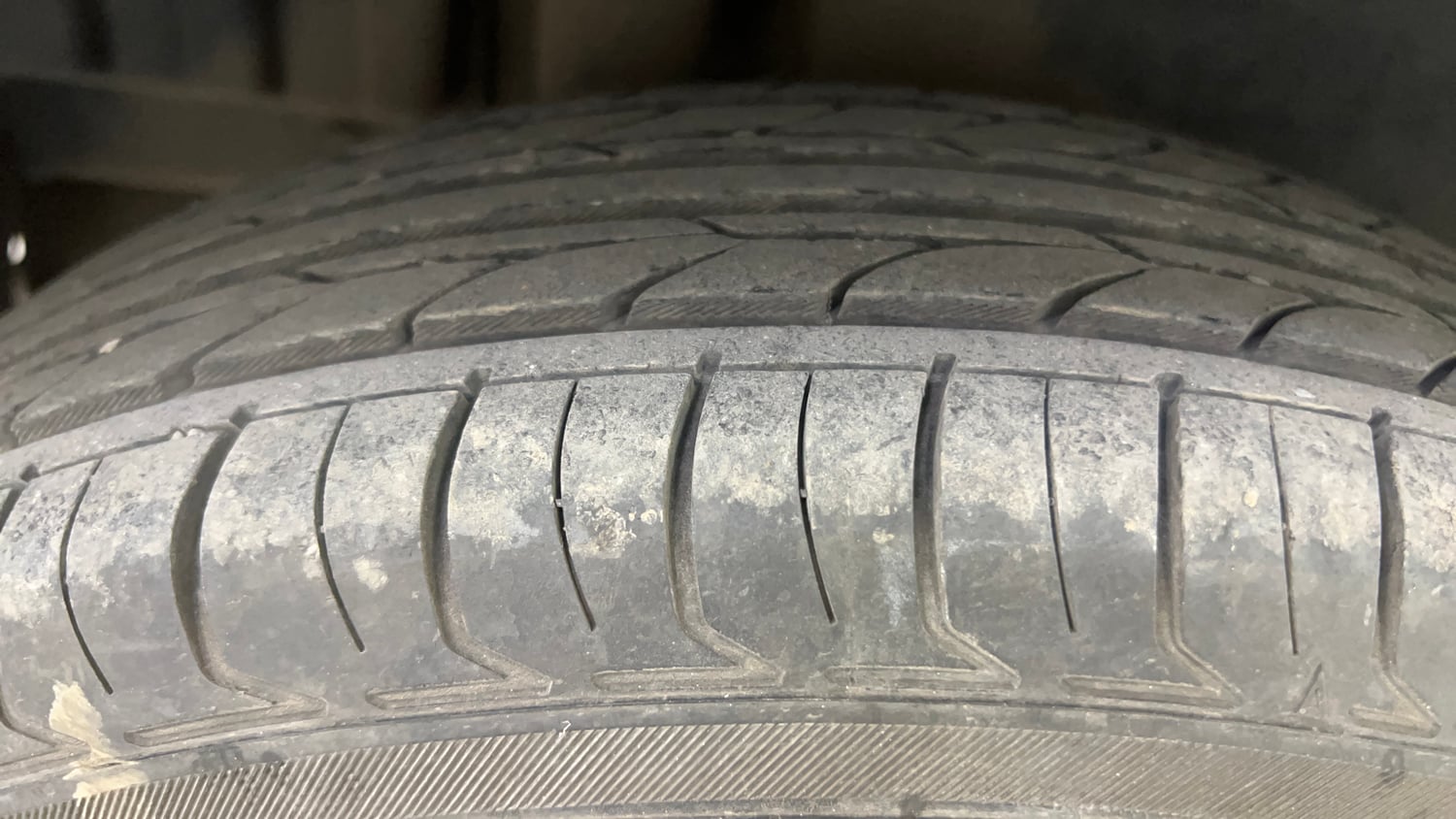 Used 2012 Maruti Suzuki Swift VXi Petrol Manual tyres RIGHT REAR TYRE TREAD VIEW
