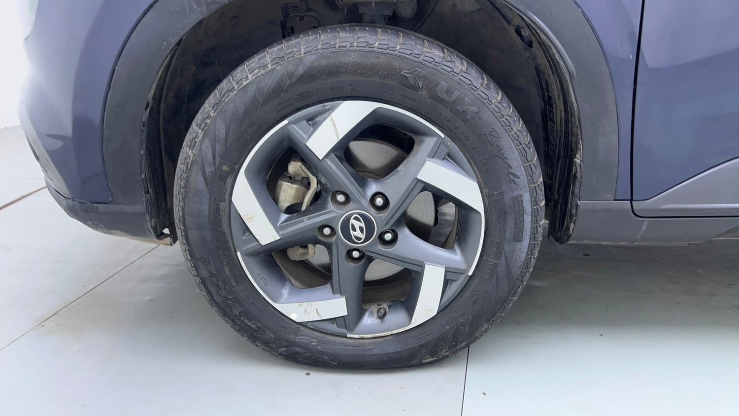 Used 2020 Hyundai Venue SX Plus 1.0 Turbo DCT Petrol Automatic tyres LEFT FRONT TYRE RIM VIEW