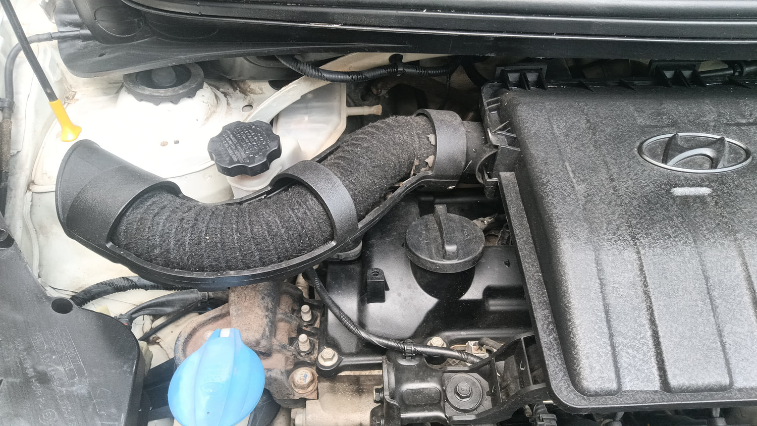 Used 2016 Hyundai Grand i10 Magna 1.2 Kappa VTVT Petrol Manual engine ENGINE RIGHT SIDE HINGE & APRON VIEW