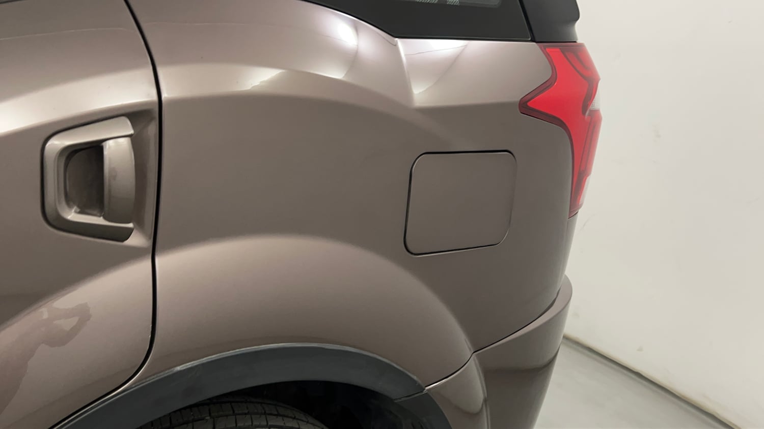 Used 2021 Mahindra XUV500 W11 Diesel Manual dents MINOR SCRATCH