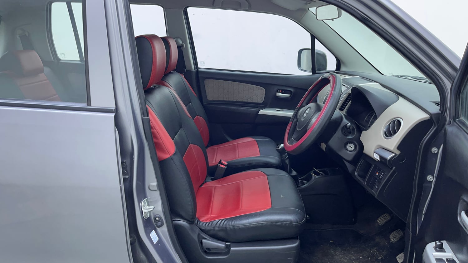 Used 2014 Maruti Suzuki Wagon R VXI Petrol Manual interior RIGHT SIDE FRONT DOOR CABIN VIEW