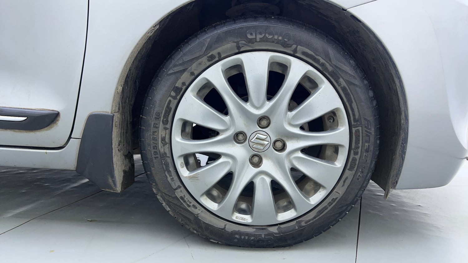 Used 2017 Maruti Suzuki Baleno Zeta 1.3 Diesel Manual tyres RIGHT FRONT TYRE RIM VIEW