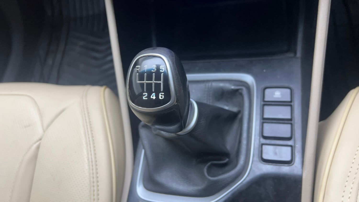 Used 2017 Hyundai Tucson 2WD MT Petrol Petrol Manual interior GEAR  KNOB VIEW