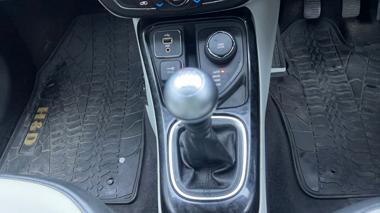 Used 2019 Jeep Compass Limited Plus Diesel 4x4 Diesel Manual interior GEAR  KNOB VIEW