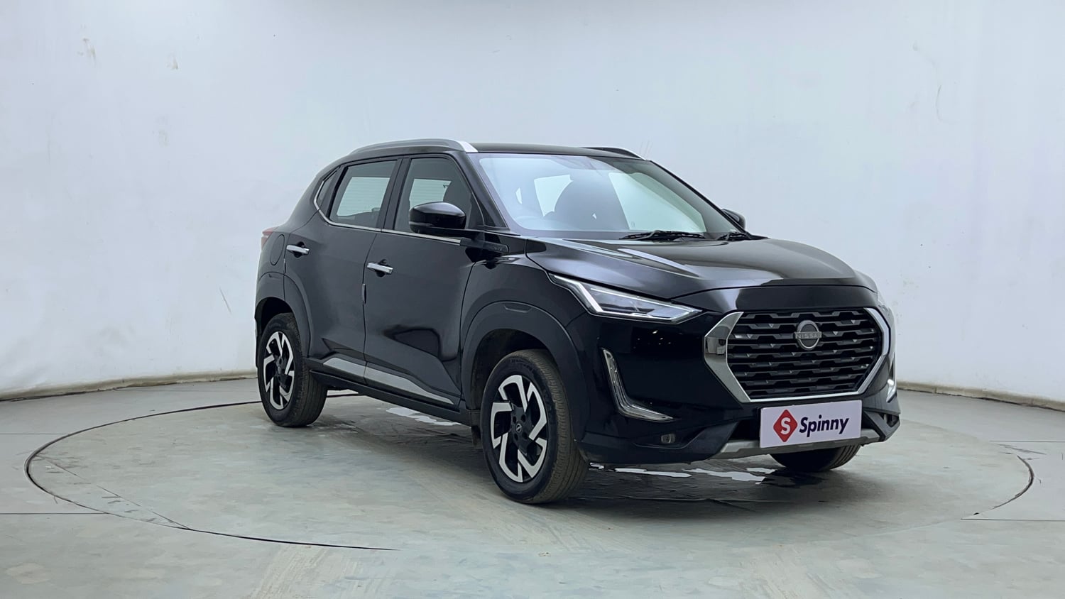 Used 2024 Nissan Magnite XV Premium (O)Turbo CVT Petrol Automatic exterior RIGHT FRONT CORNER VIEW