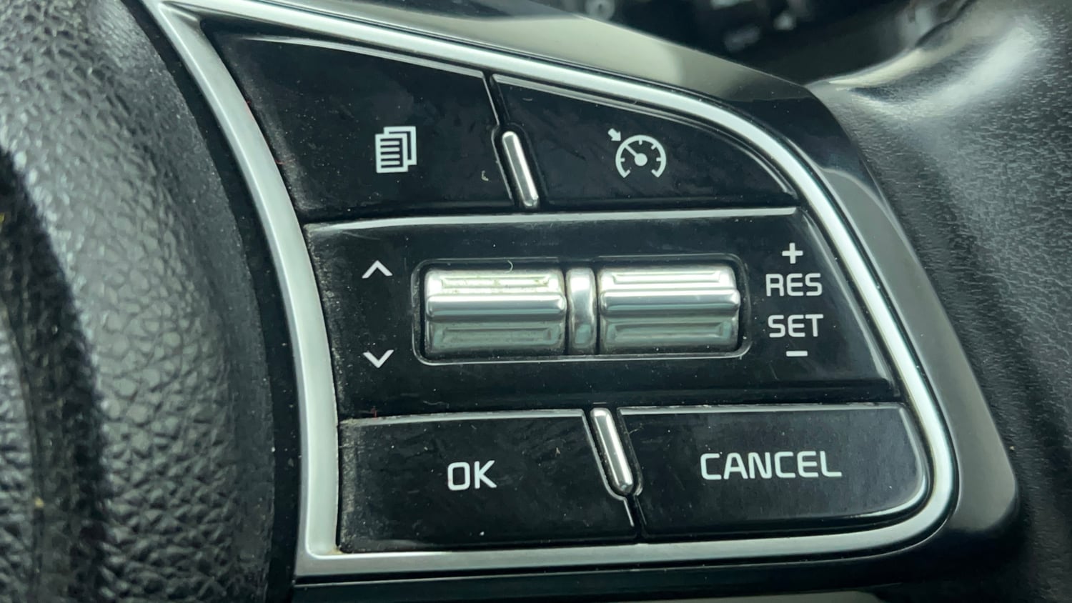 Used 2022 Kia Sonet HTX Plus 1.5 Diesel Manual top_features Cruise control