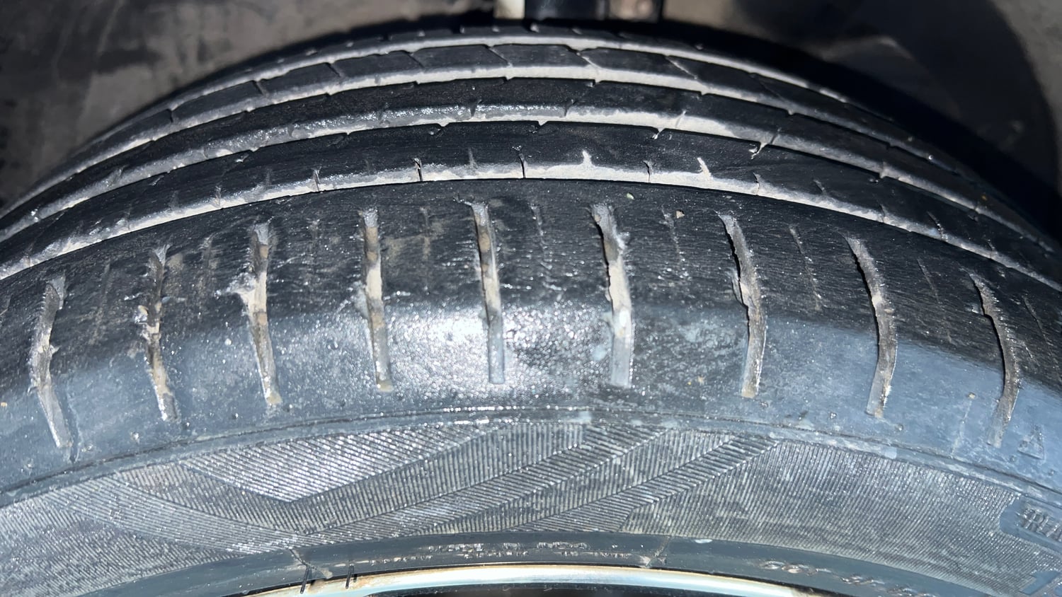 Used 2022 Toyota Glanza V AMT Petrol Automatic tyres RIGHT FRONT TYRE TREAD VIEW