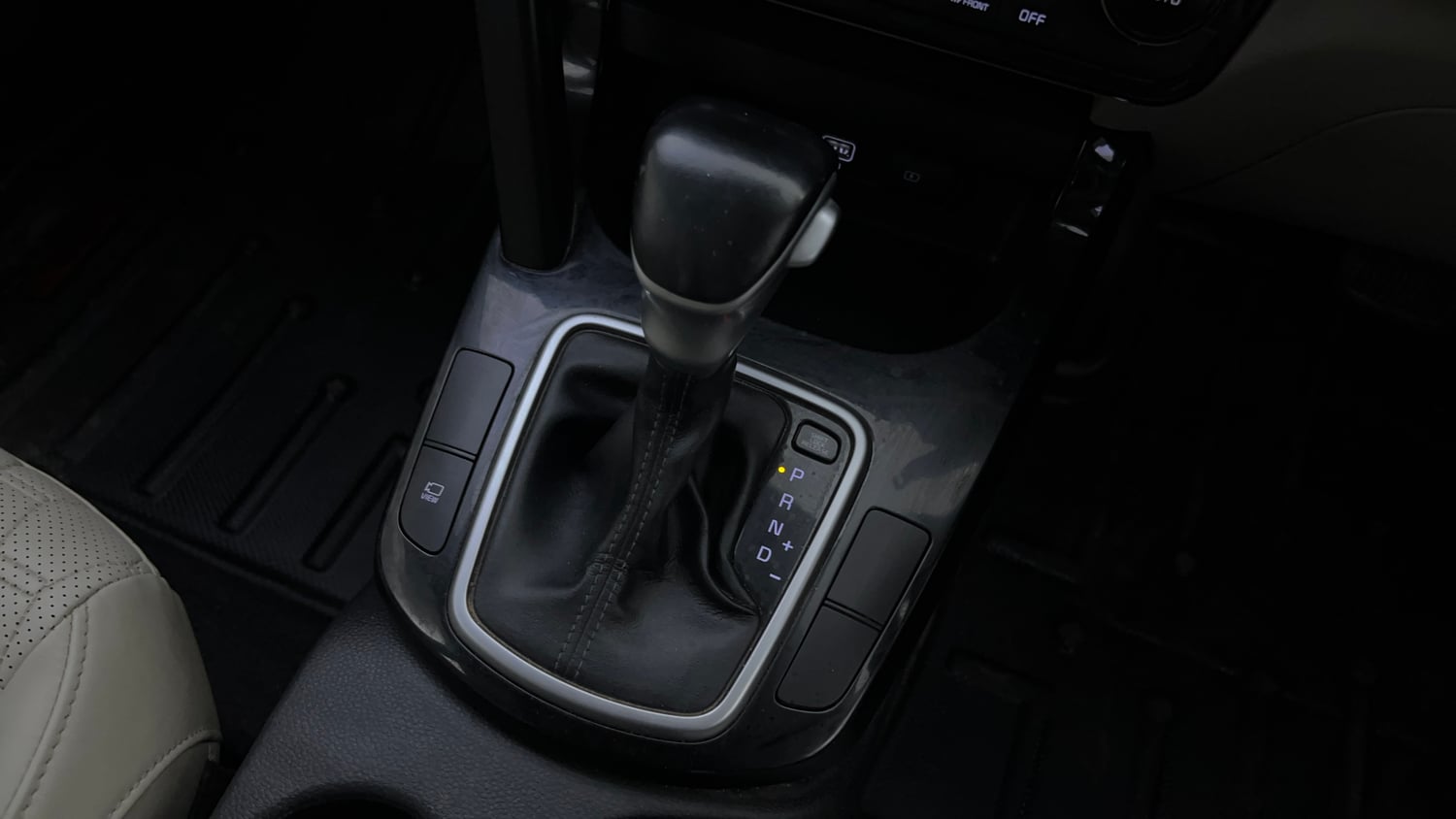 Used 2020 kia Seltos HTX IVT 1.5 Petrol Automatic interior GEAR  KNOB VIEW