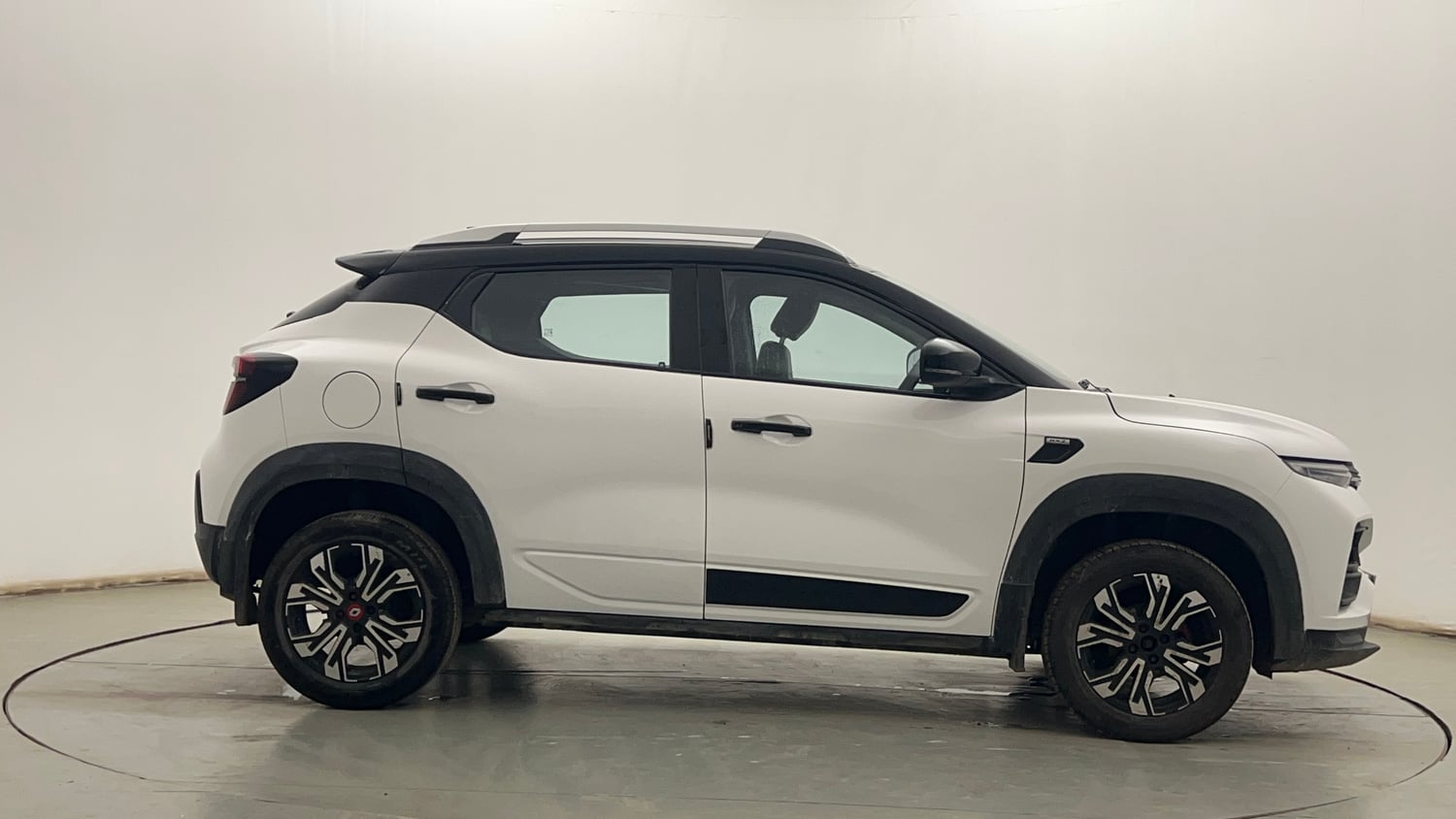 Used 2023 Renault Kiger RXZ AMT Dual Tone Petrol Automatic exterior RIGHT SIDE VIEW