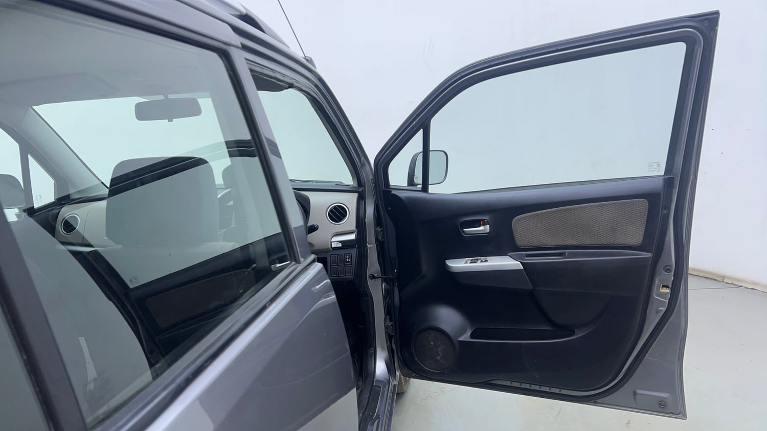 Used 2014 Maruti Suzuki Wagon R LXI Petrol Manual interior RIGHT FRONT DOOR OPEN VIEW