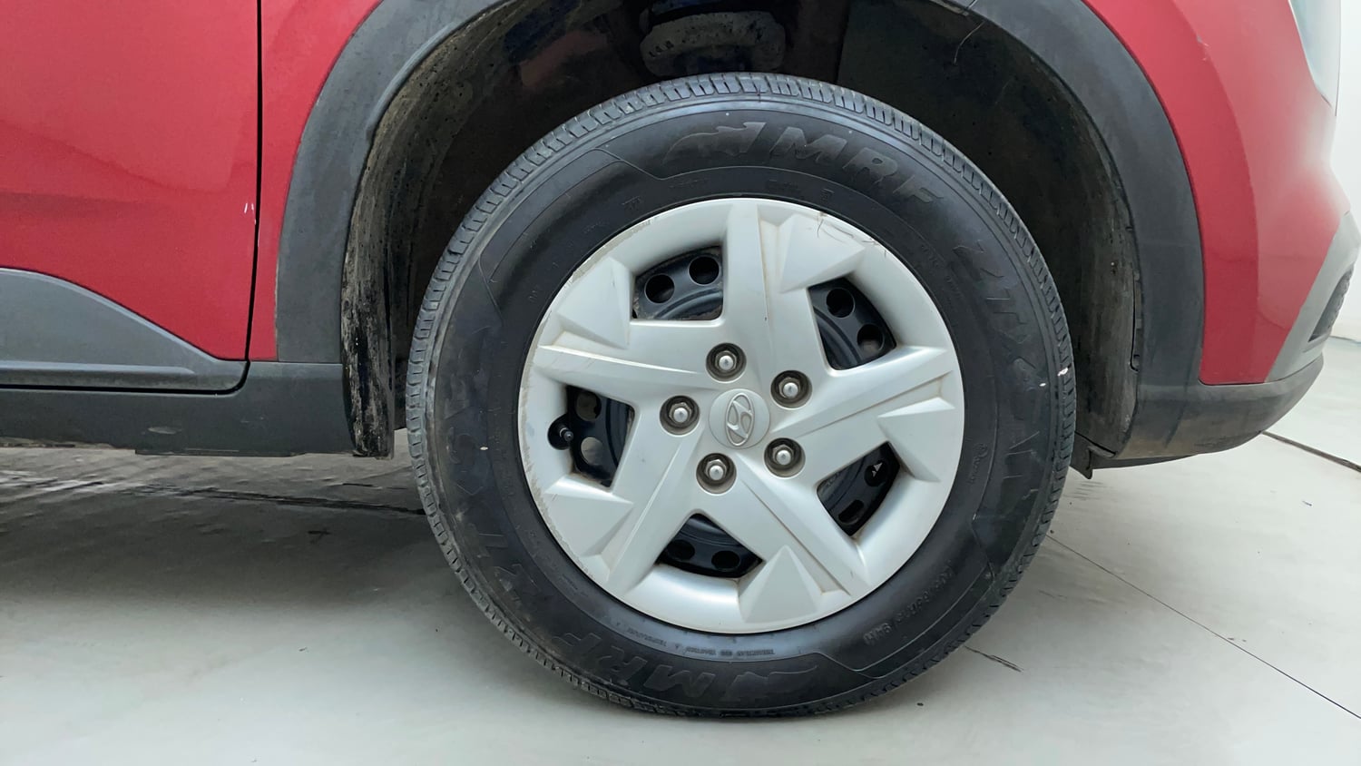Used 2019 hyundai Venue S 1.0 AT Turbo Petrol Petrol Automatic tyres RIGHT FRONT TYRE RIM VIEW