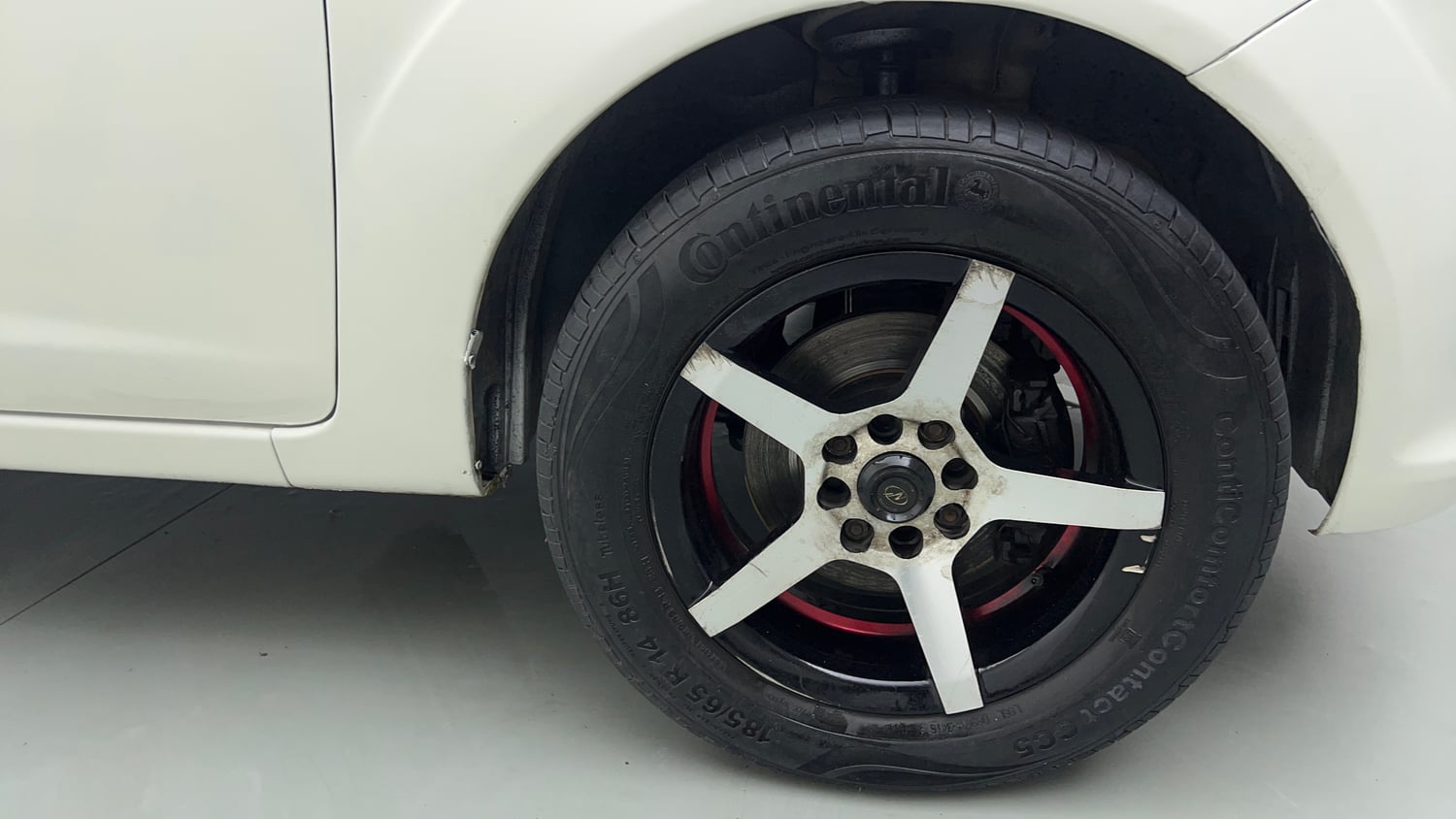 Used 2014 Ford Figo Duratec Petrol EXI 1.2 Petrol Manual tyres RIGHT FRONT TYRE RIM VIEW