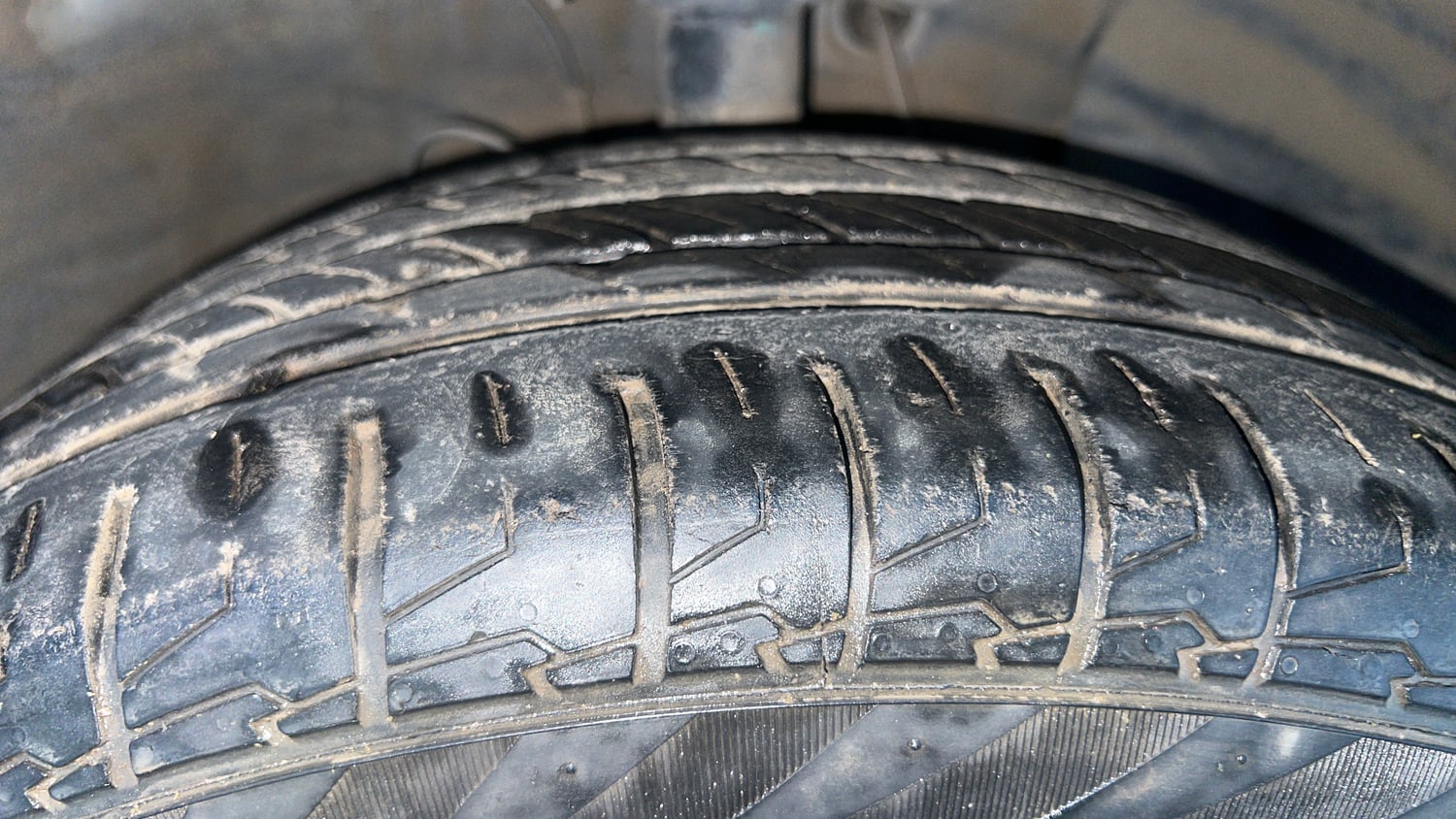 Used 2020 Hyundai Venue SX Plus 1.0 Turbo DCT Petrol Automatic tyres RIGHT FRONT TYRE TREAD VIEW