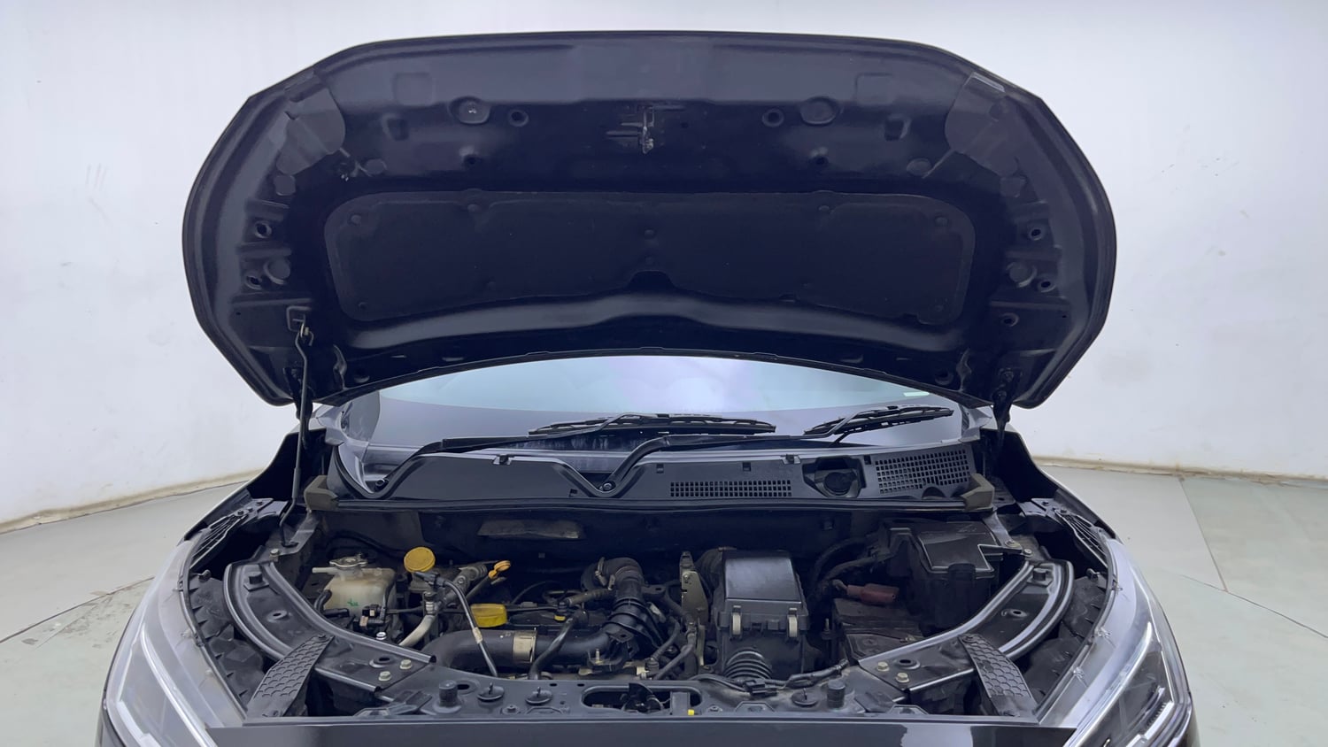 Used 2024 Nissan Magnite XV Premium (O)Turbo CVT Petrol Automatic engine ENGINE & BONNET OPEN FRONT VIEW