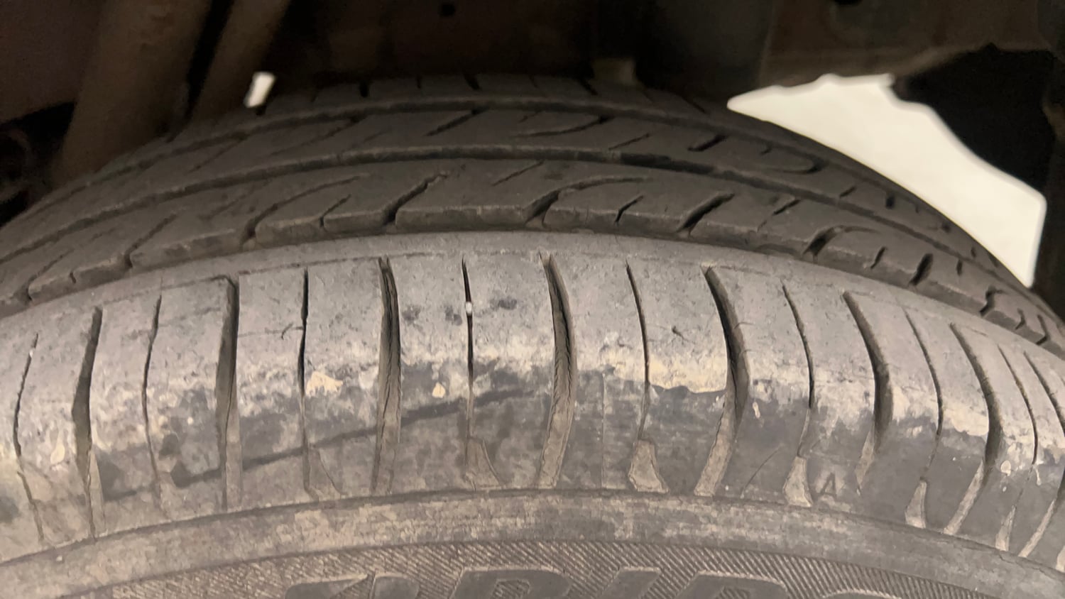 Used 2016 Mahindra KUV100 K4 5 STR Petrol Manual tyres LEFT REAR TYRE TREAD VIEW
