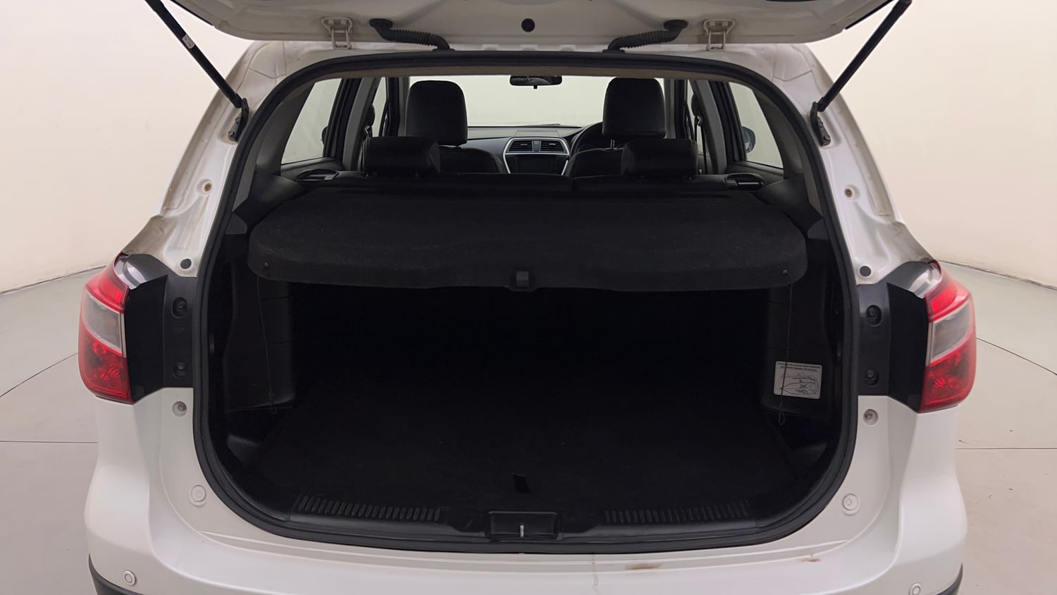 Used 2016 Maruti Suzuki S-Cross Zeta 1.3 Diesel Manual interior DICKY INSIDE VIEW
