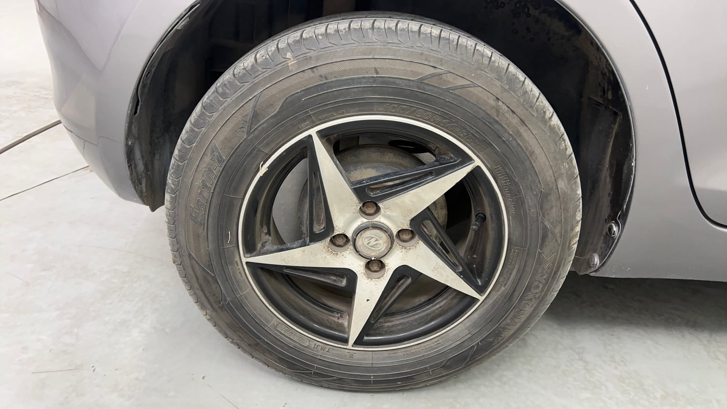 Used 2012 Maruti Suzuki Swift VXi Petrol Manual tyres RIGHT REAR TYRE RIM VIEW