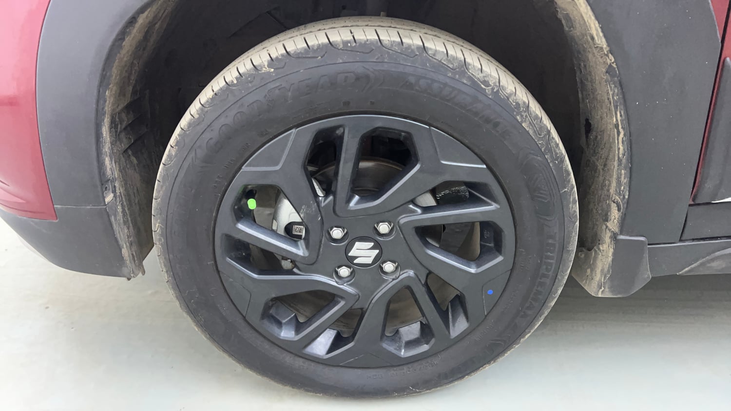 Used 2024 Maruti Suzuki Fronx Delta Plus (O) 1.2L MT Petrol Manual tyres LEFT FRONT TYRE RIM VIEW