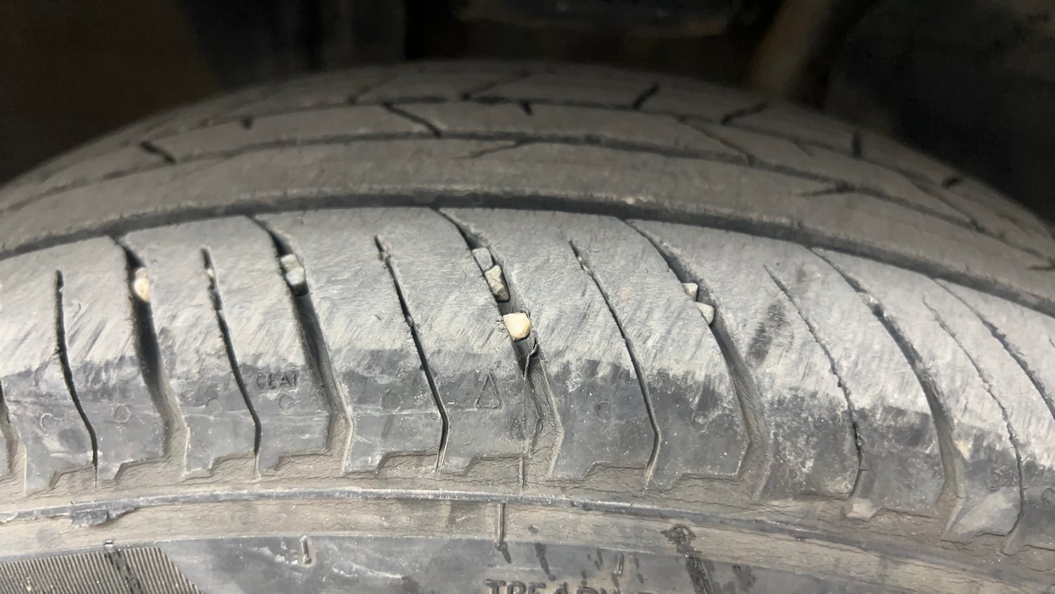 Used 2023 Nissan Magnite XV Petrol Manual tyres RIGHT FRONT TYRE TREAD VIEW