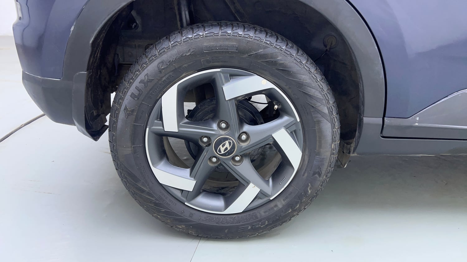Used 2020 Hyundai Venue SX Plus 1.0 Turbo DCT Petrol Automatic tyres RIGHT REAR TYRE RIM VIEW