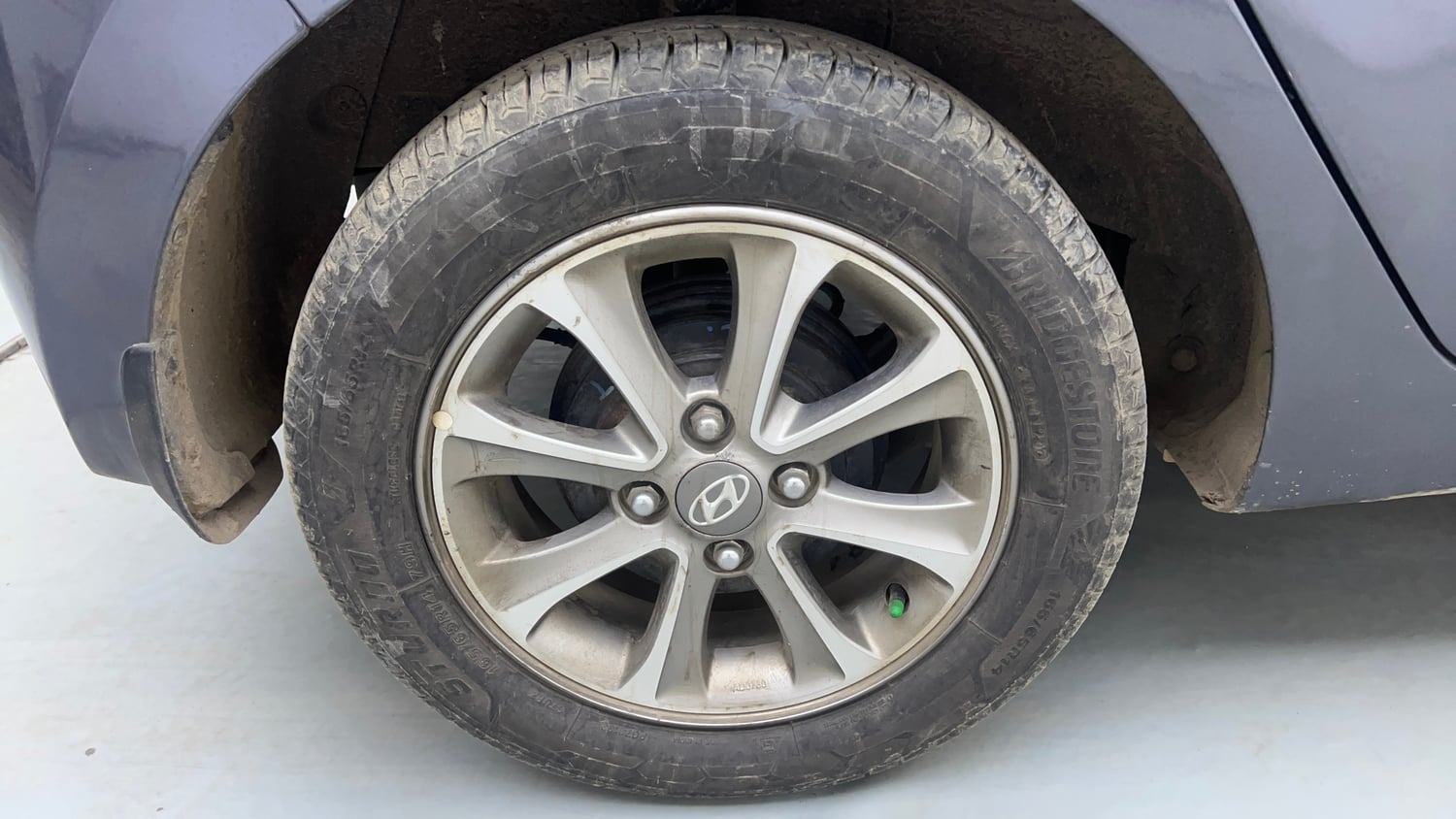 Used 2015 Hyundai Grand i10 Asta 1.2 Kappa VTVT Petrol Manual tyres RIGHT REAR TYRE RIM VIEW