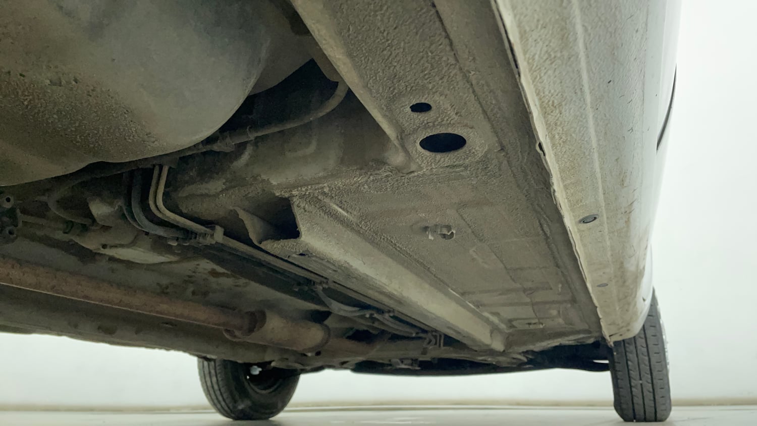 Used 2017 Datsun Redi-GO T (O) Petrol Manual extra REAR RIGHT UNDERBODY VIEW